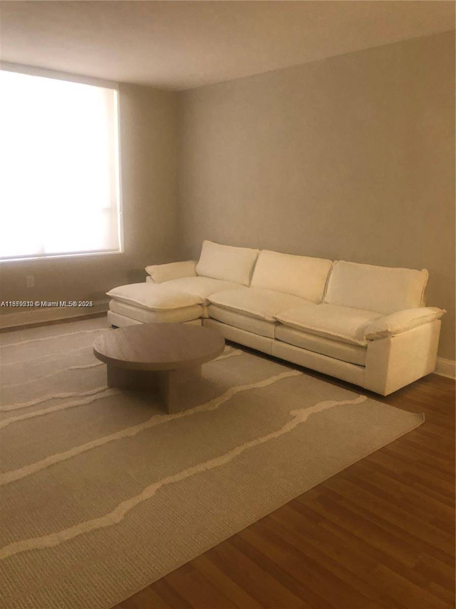 10185 Collins AveBal Harbour - Condo/Co-Op/Annual,Apartment condo unit 1016 - picture