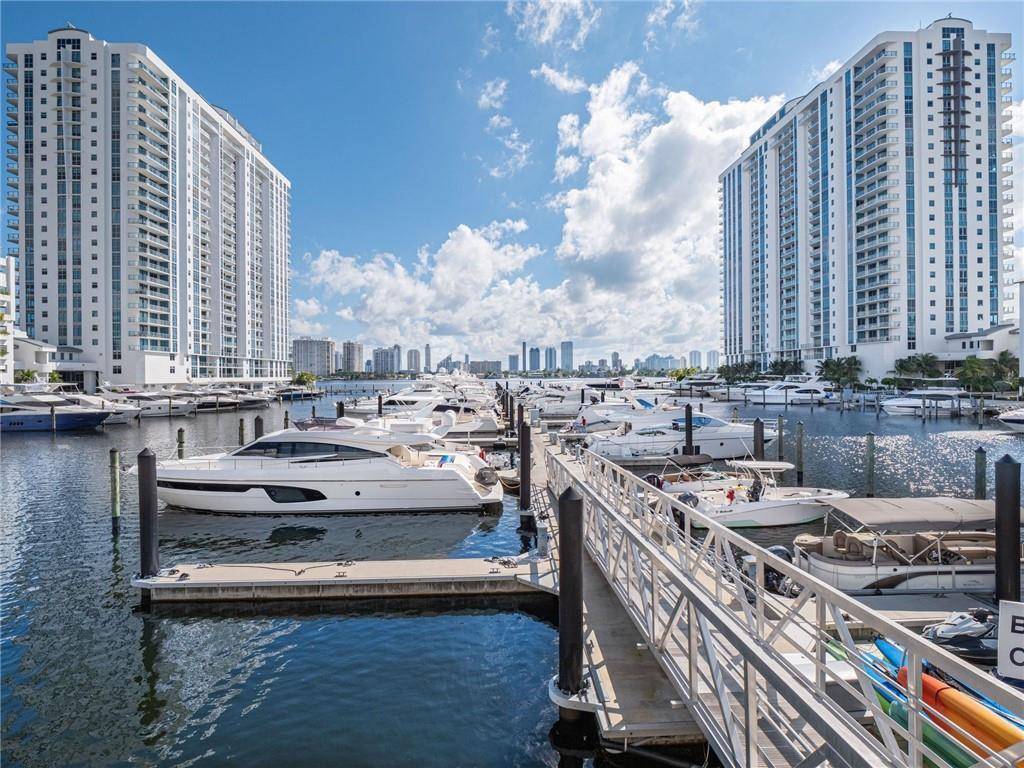 17111 BiscayneNorth Miami Beach - Condo condo unit 2105 + 1 BOAT SLIP 100 ft - picture