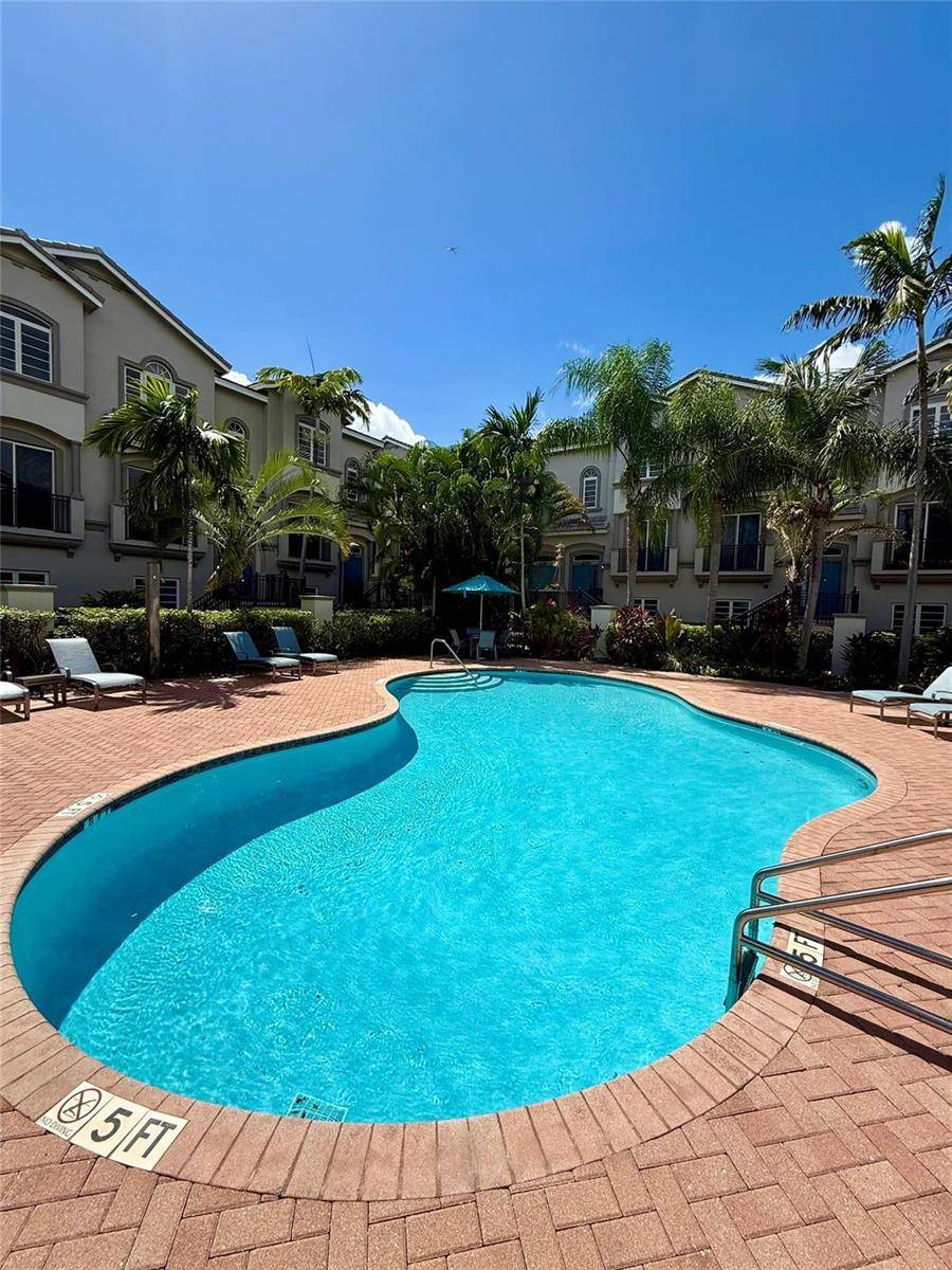 1951 Coral HeightsOakland Park - Coral Heights condo unit 402 - picture