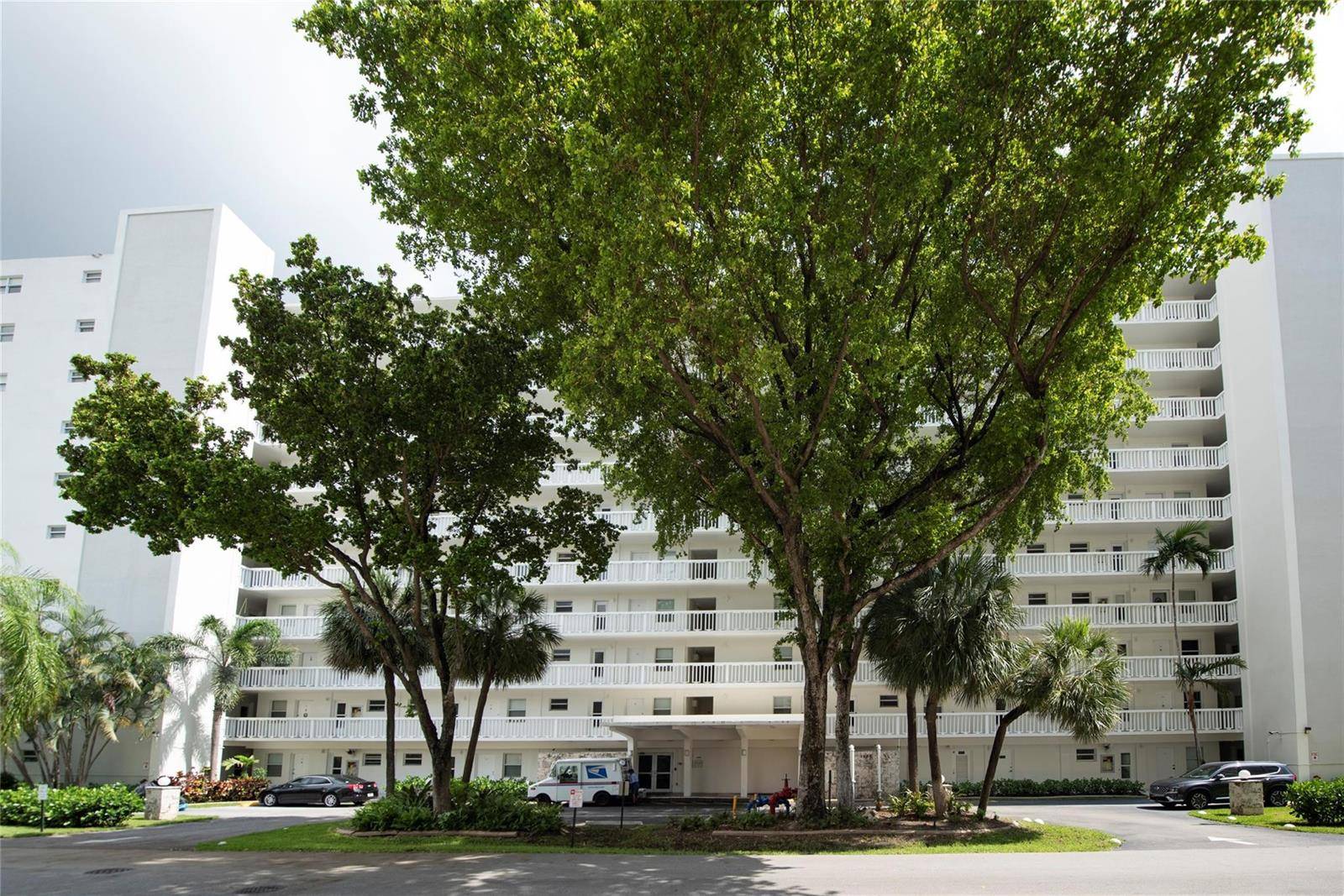 2555 NE 11thFort Lauderdale - Horizon House condo unit 302 - picture