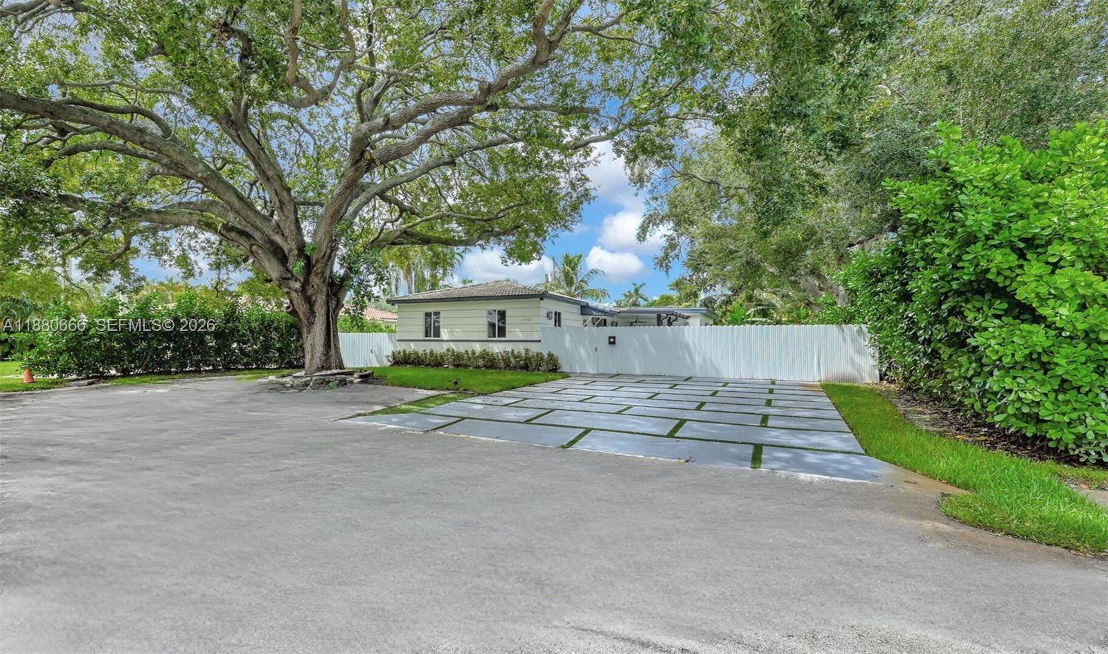 11102 NE 9th CtBiscayne Park - picture