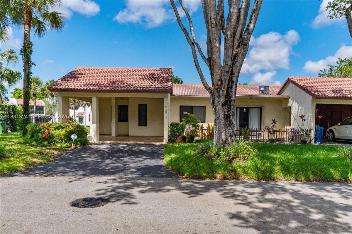 16273 Laurel DrWeston - Villa Condo,Villa condo unit 7 - picture