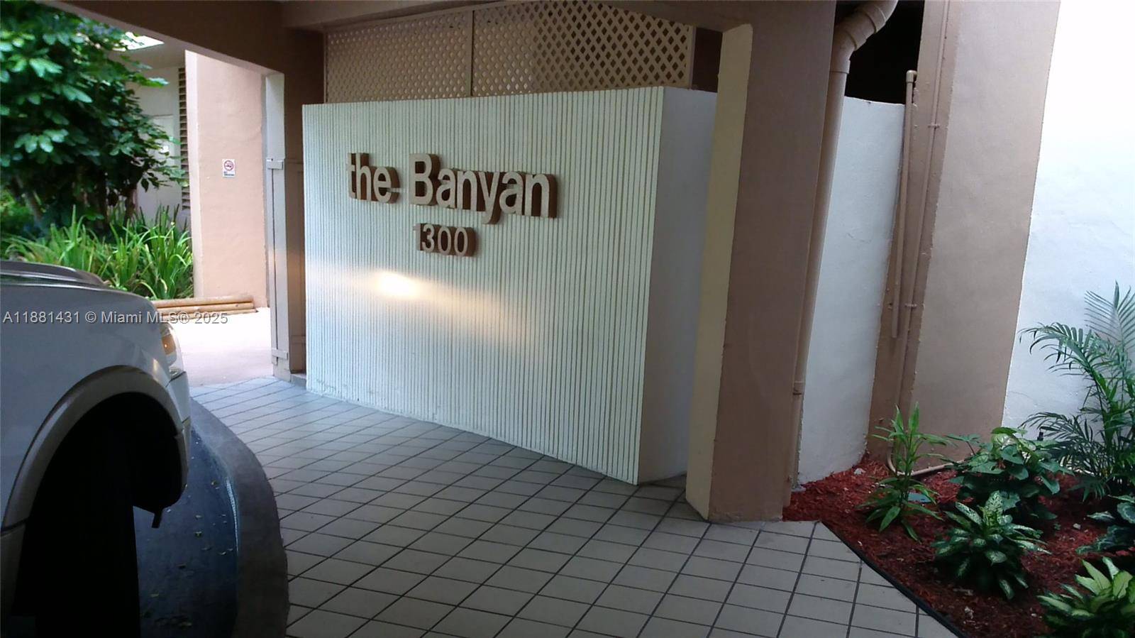 1300 St Charles PlPembroke Pines - PARK PLACE CONDOMINIUM NO condo unit 311 - picture