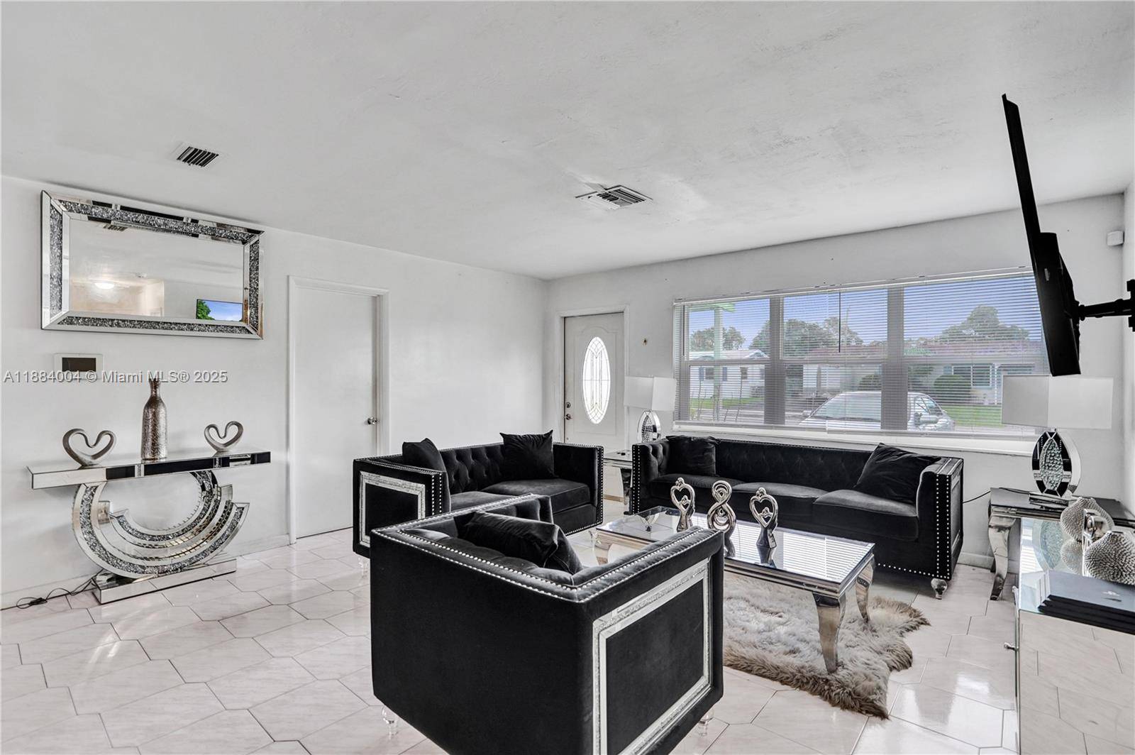 320 N 71st AveHollywood - picture