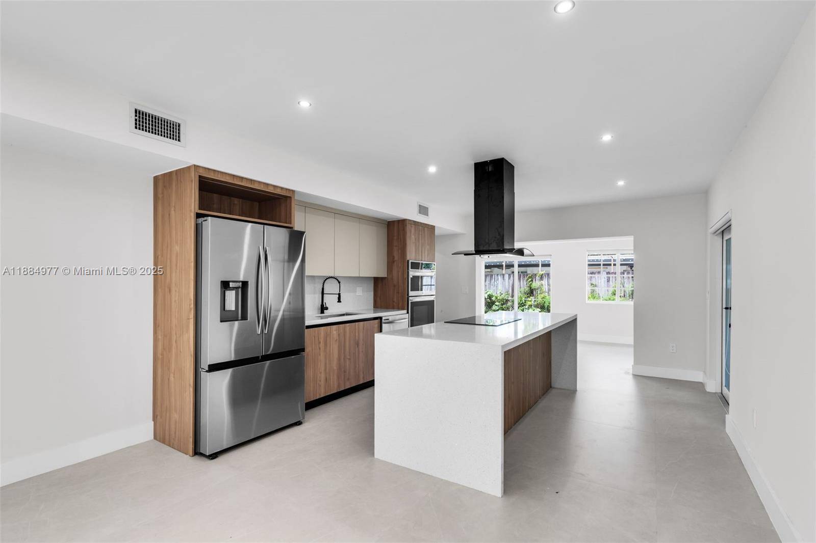 323 NW 104th TerMiami - picture