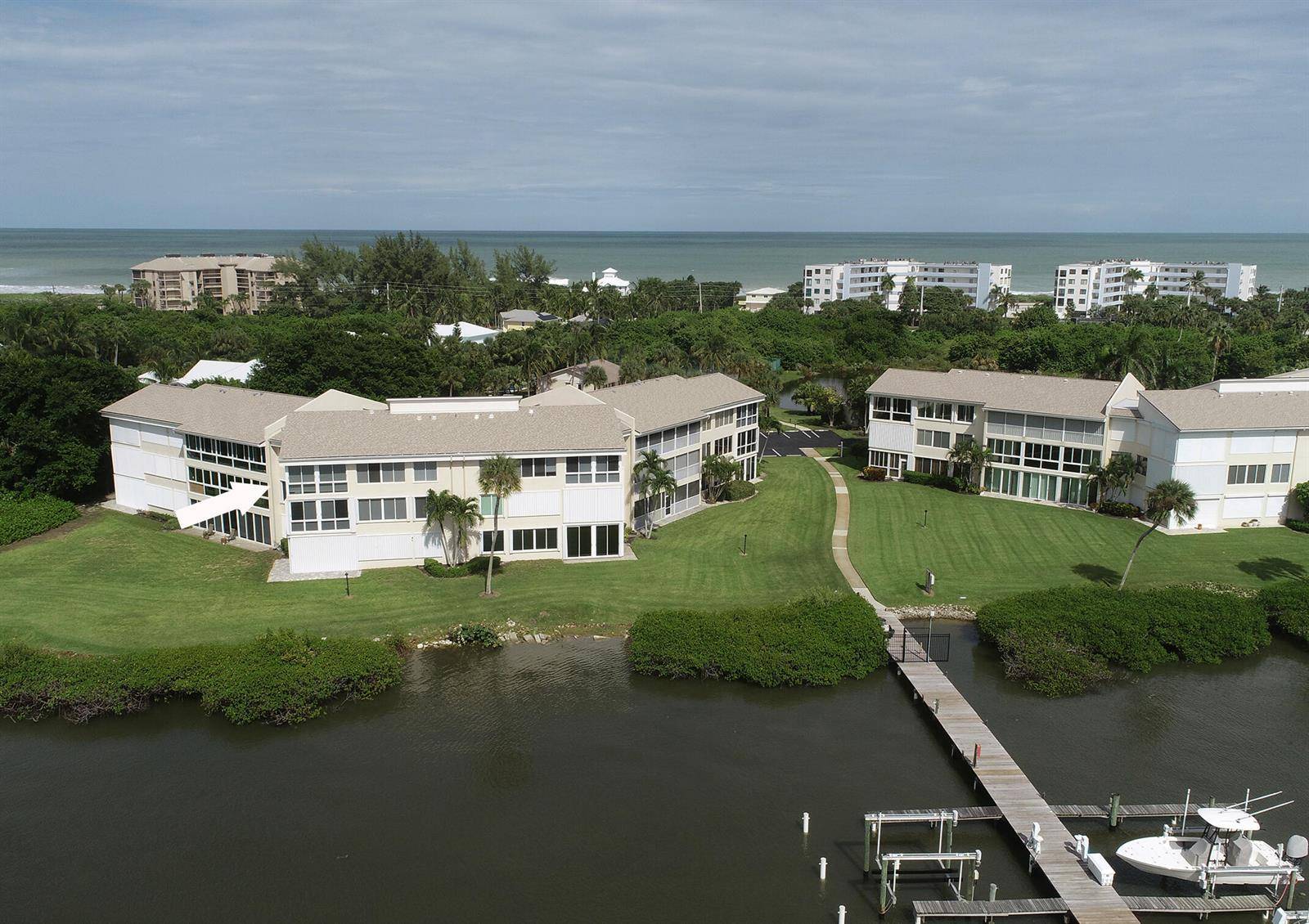 2370 NE OceanStuart - Condo condo unit C305 - picture