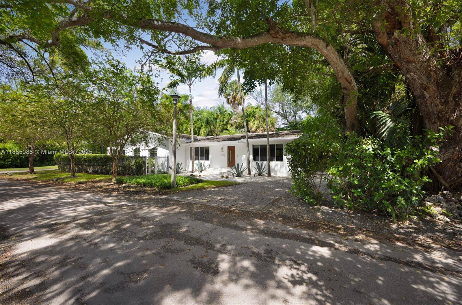 3894 Main HwyMiami - picture