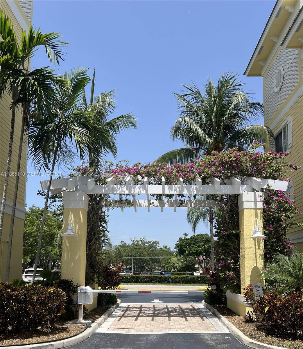 150 NE 15th AveFort Lauderdale - PINE CREST VILLAGE II AT condo unit 144 - picture