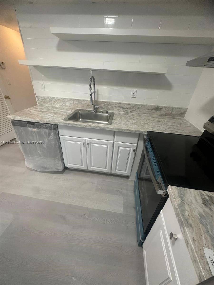 1120 102nd StBay Harbor Islands - GOLDEN KEY CONDO, THE condo unit 15 - picture