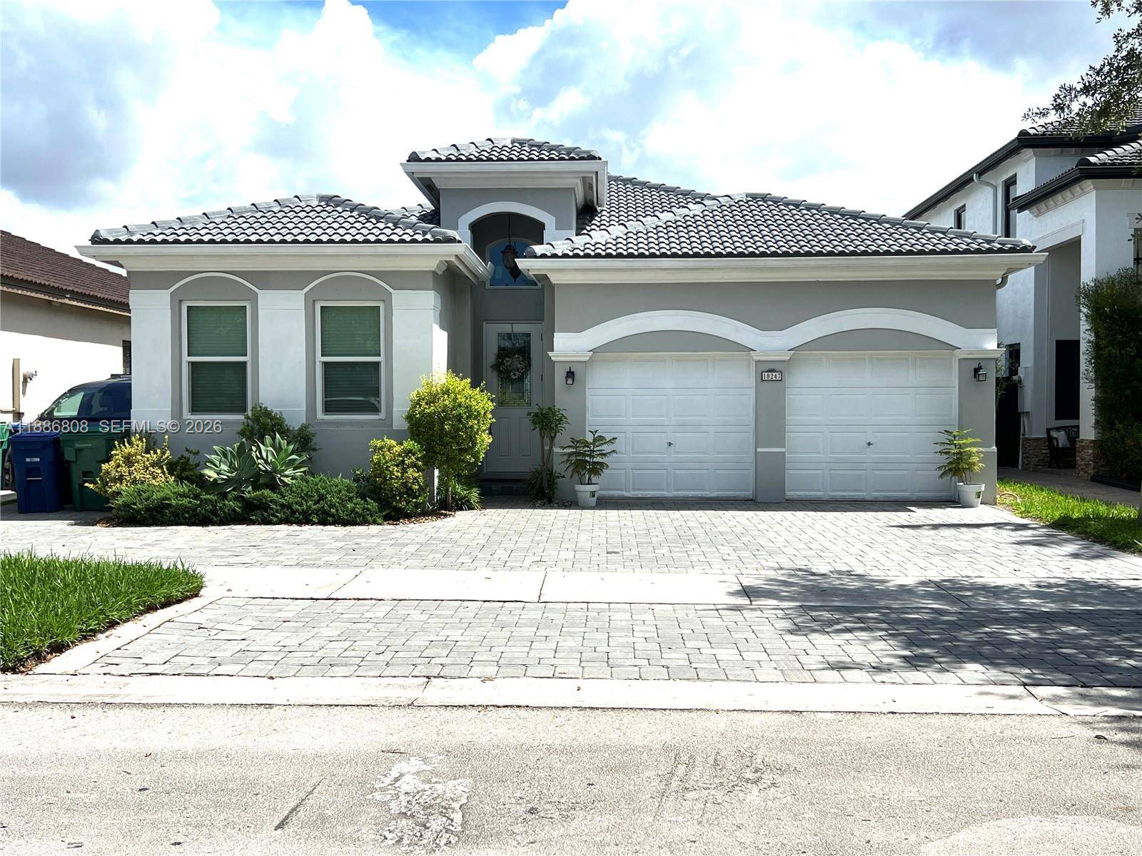18247 NW 88th PlHialeah - picture