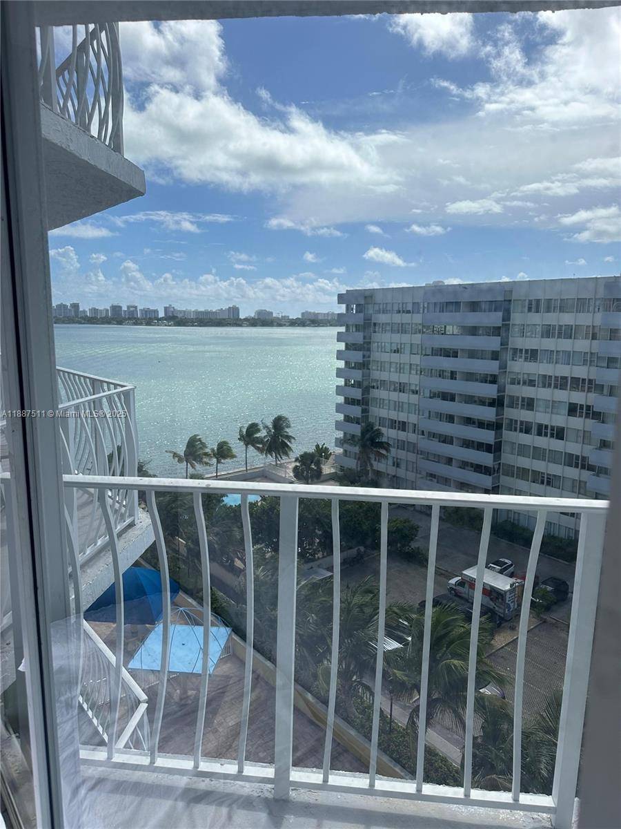 7601 E Treasure DrNorth Bay Village - Condo 5+ Stories,Condo condo unit 1005 - picture