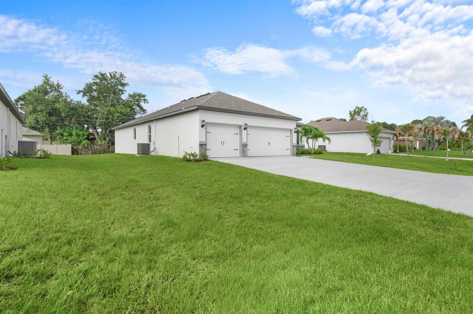 4562 SW DaemonPort St. Lucie - picture