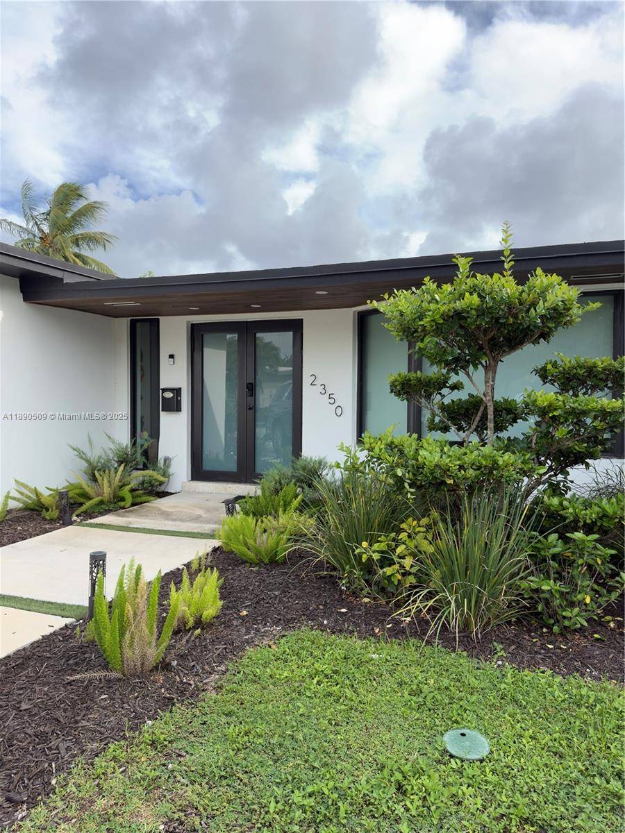 2350 NE 194th StMiami - picture