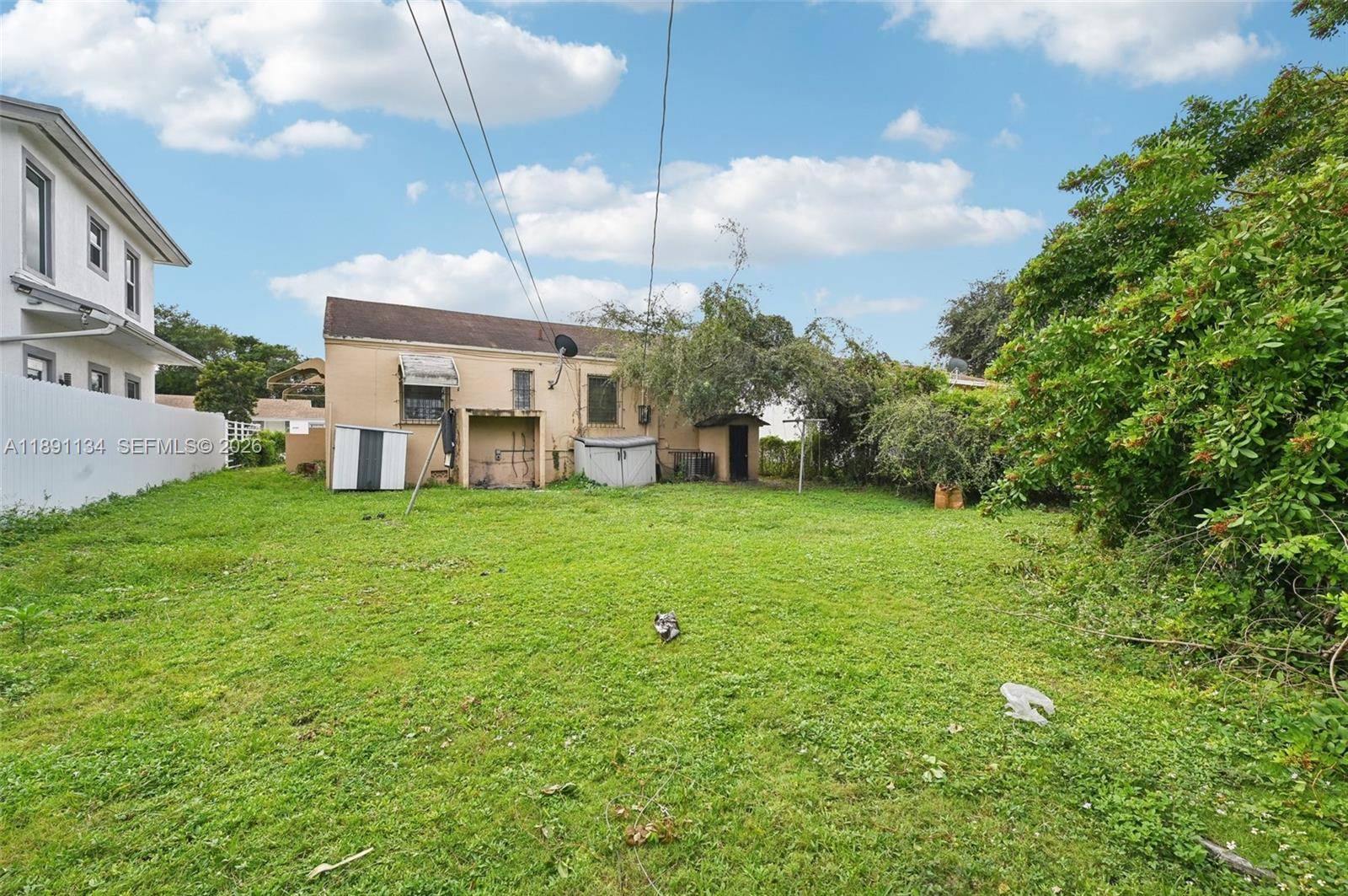 1043 NW 75th StMiami - picture