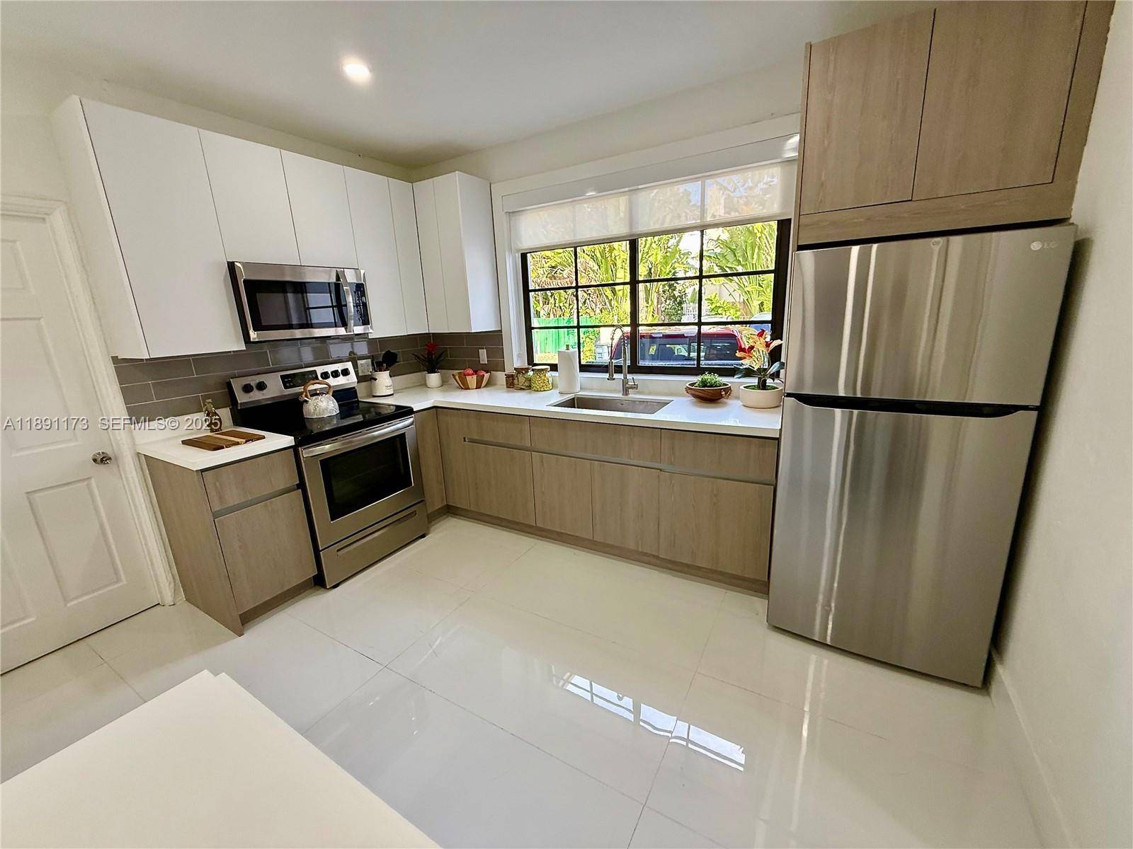 733 Michigan AveMiami Beach - Apartments-Annual,Multi Family condo unit 10 - picture