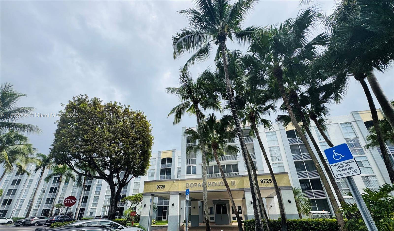 9725 NW 52nd StDoral - DORAL HOUSE CONDO NO 3,THE VILLAGE OF DORAL condo unit 114 - picture
