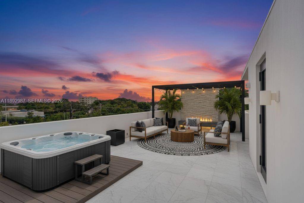 521 NE 61st StMiami - picture