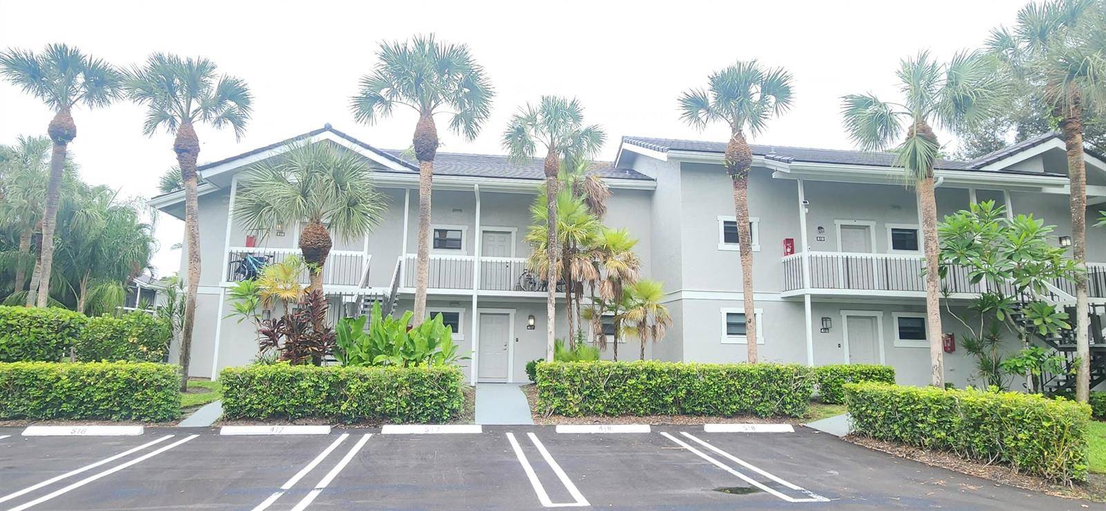 11863 WimbledonWellington - TENNIS LODGES NO 1 COND DE condo unit 416 - picture