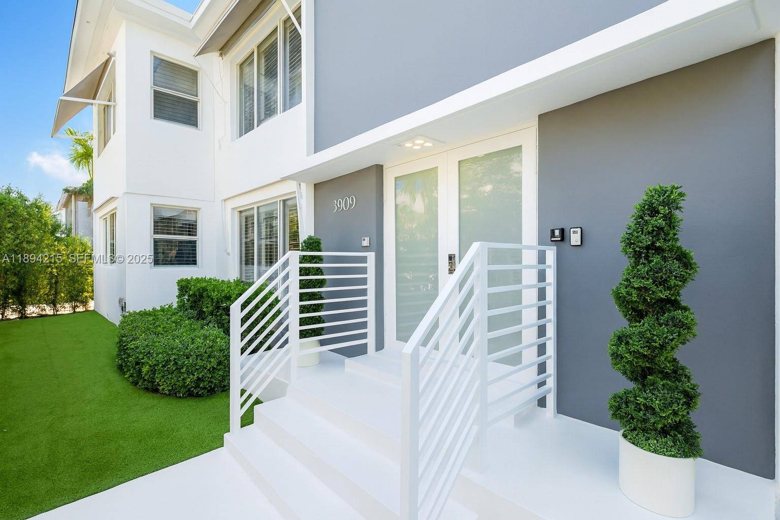 3909 Garden AvenueMiami Beach - picture