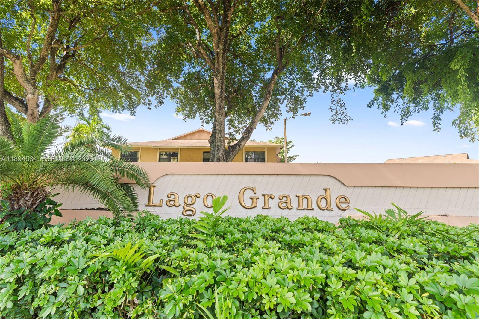 2450 W 67th PlHialeah - Townhouse condo unit 13-12 - picture