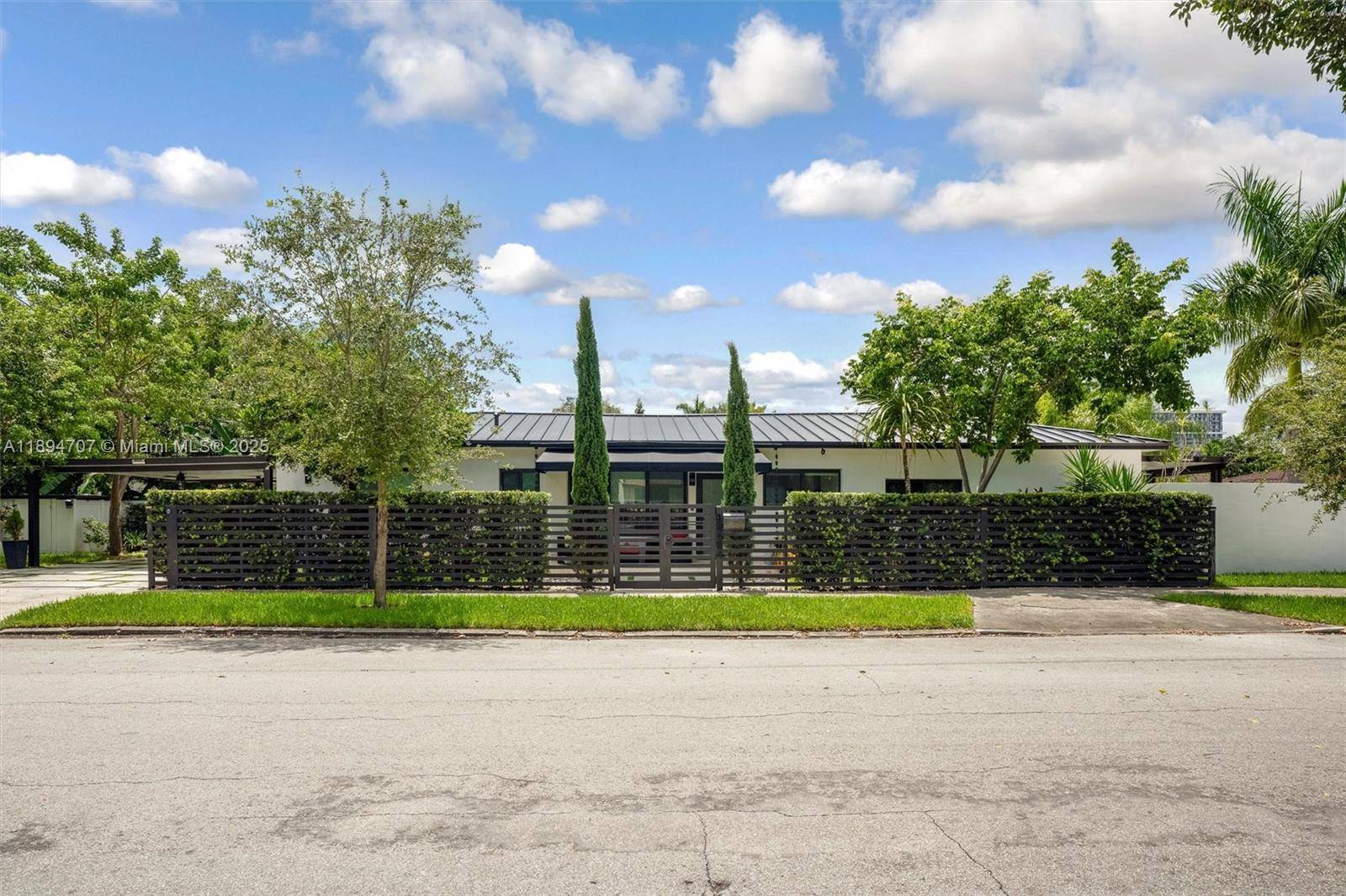 2484 SW 25 STMiami - picture