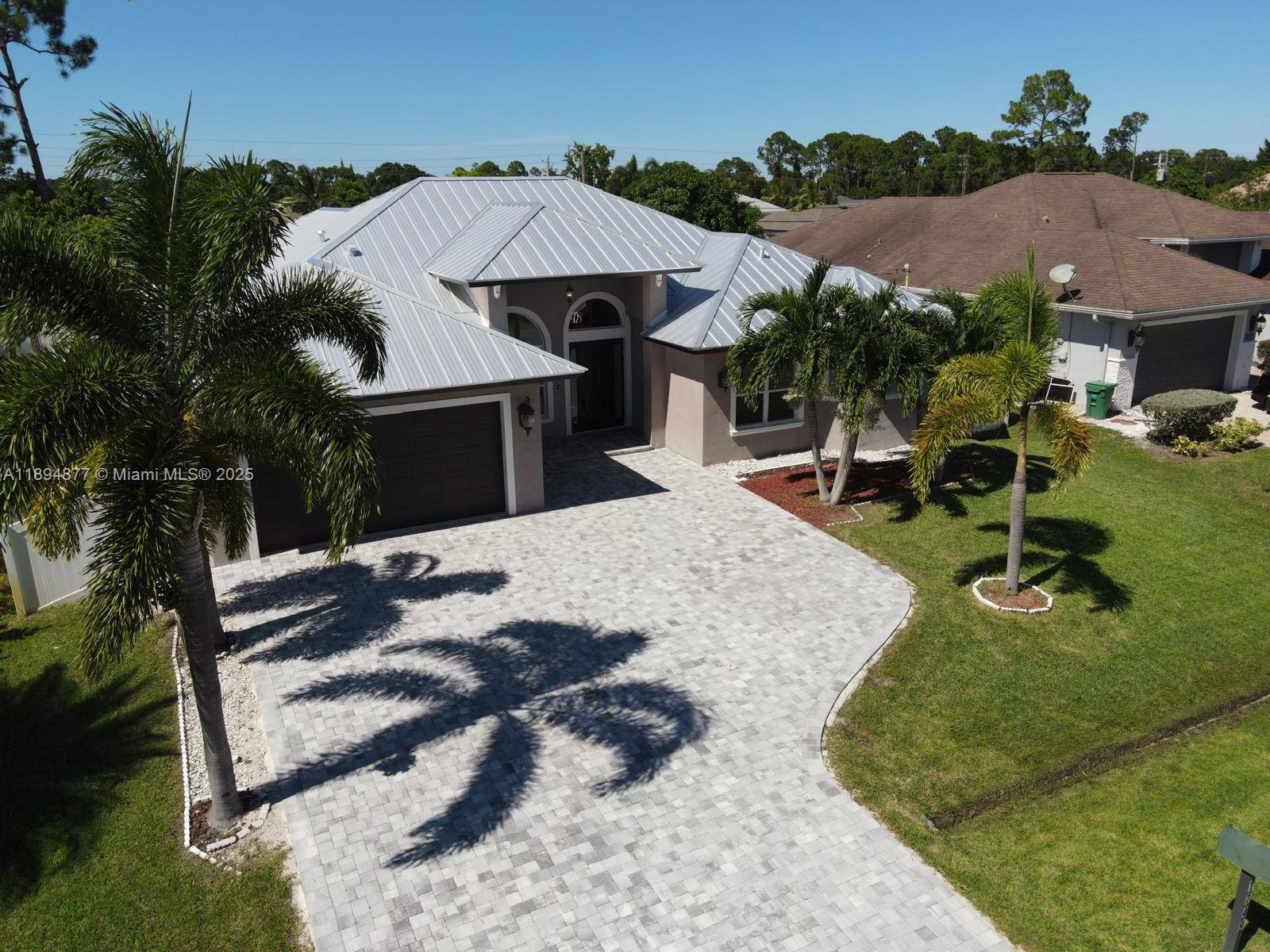 1749 SW Desert AvePort St. Lucie - picture