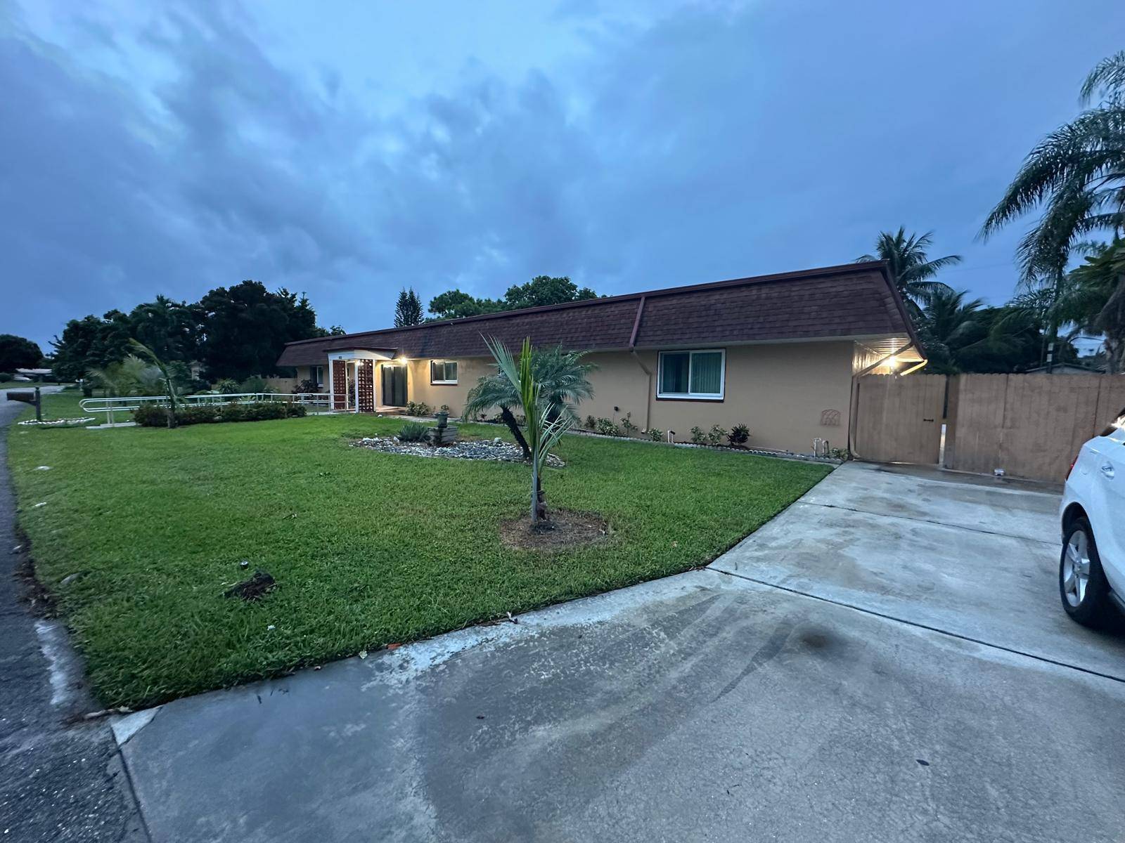 1616 CrandonMangonia Park - picture