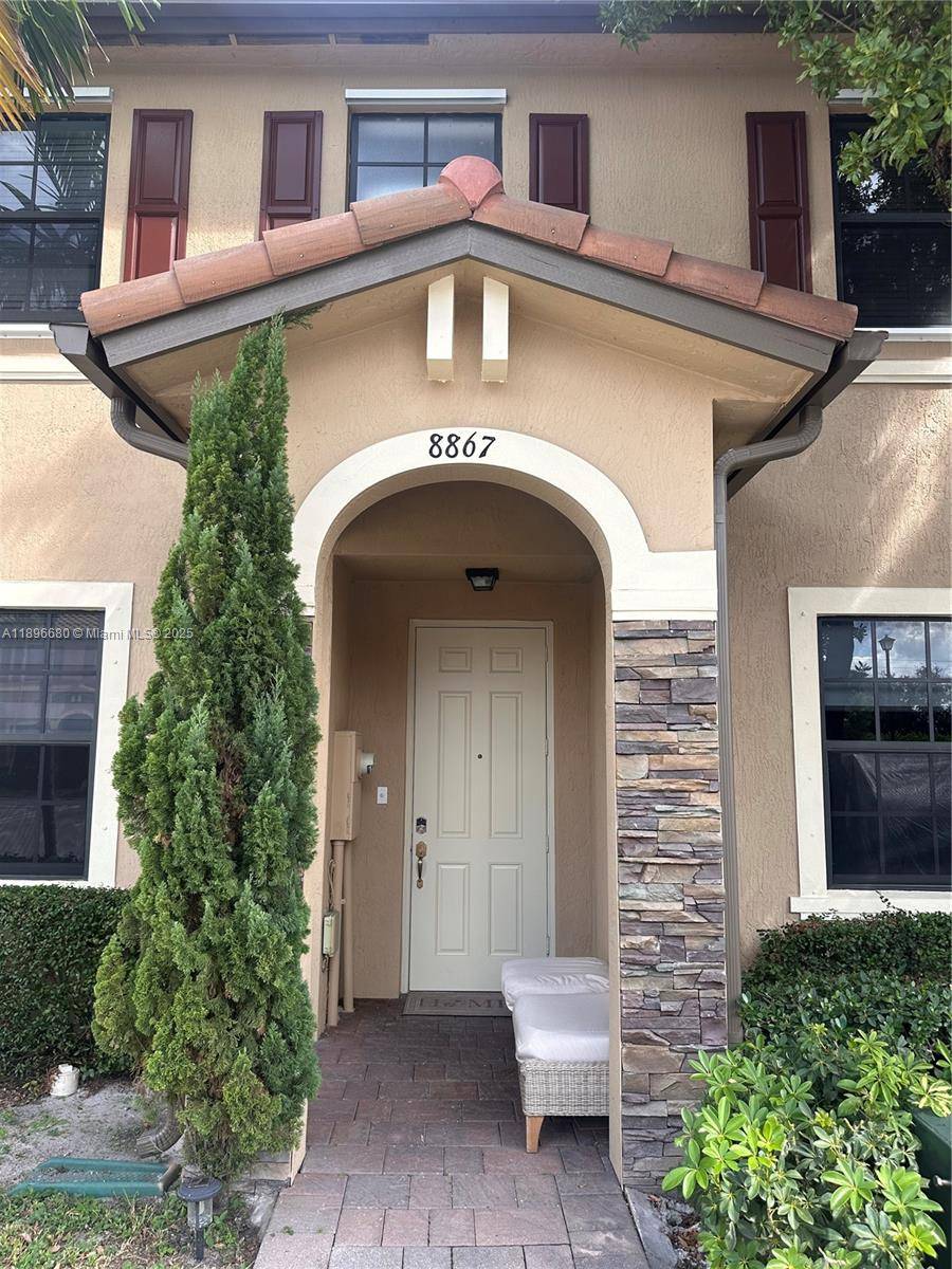 8867 W 35th WayHialeah - picture
