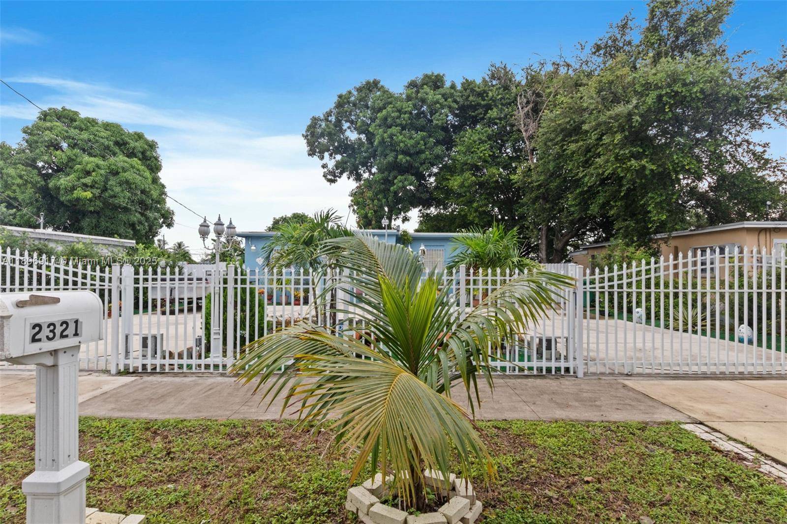 2321 NW 153rd StMiami Gardens - picture