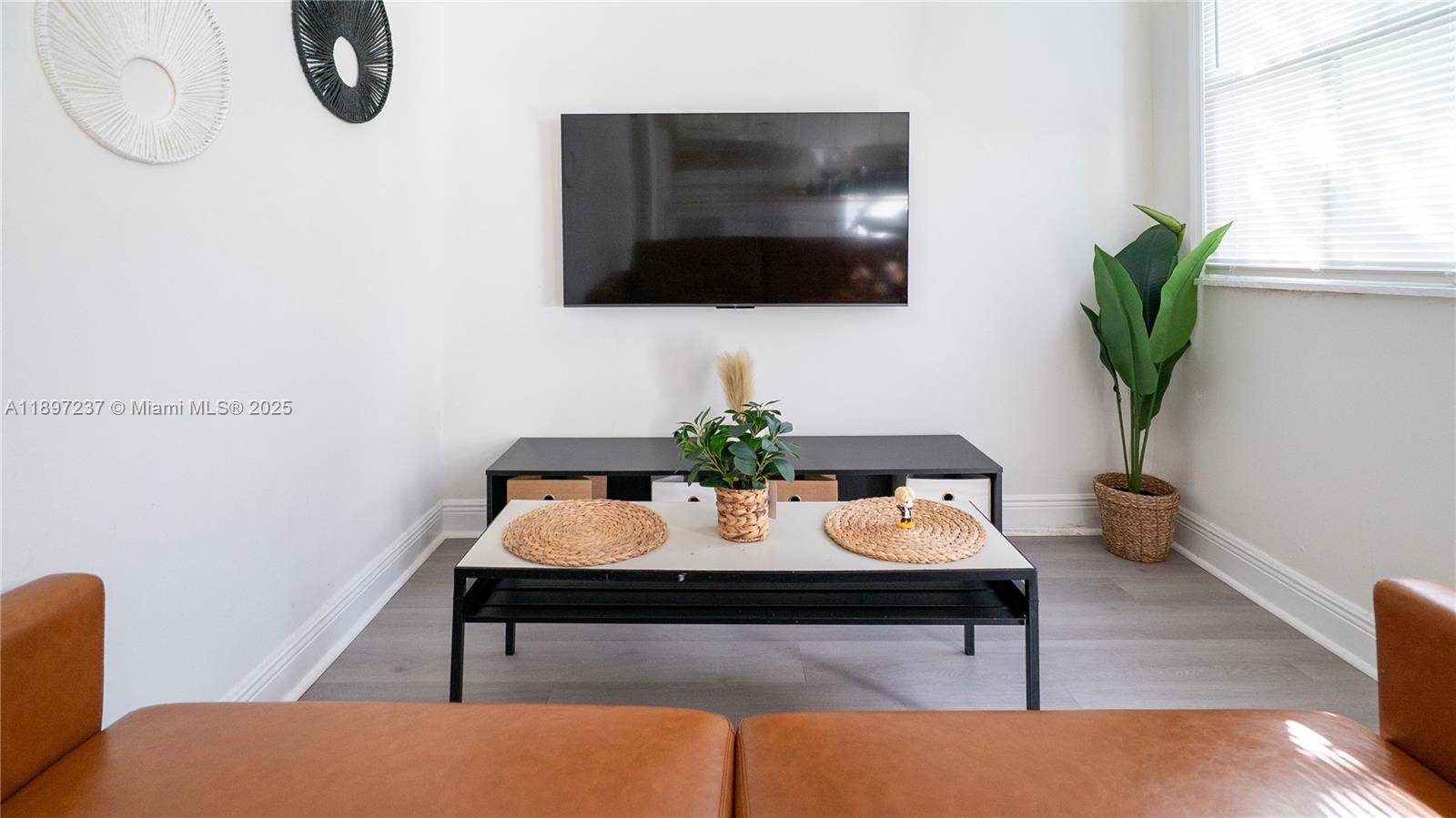 1177 NW 30th StMiami - picture