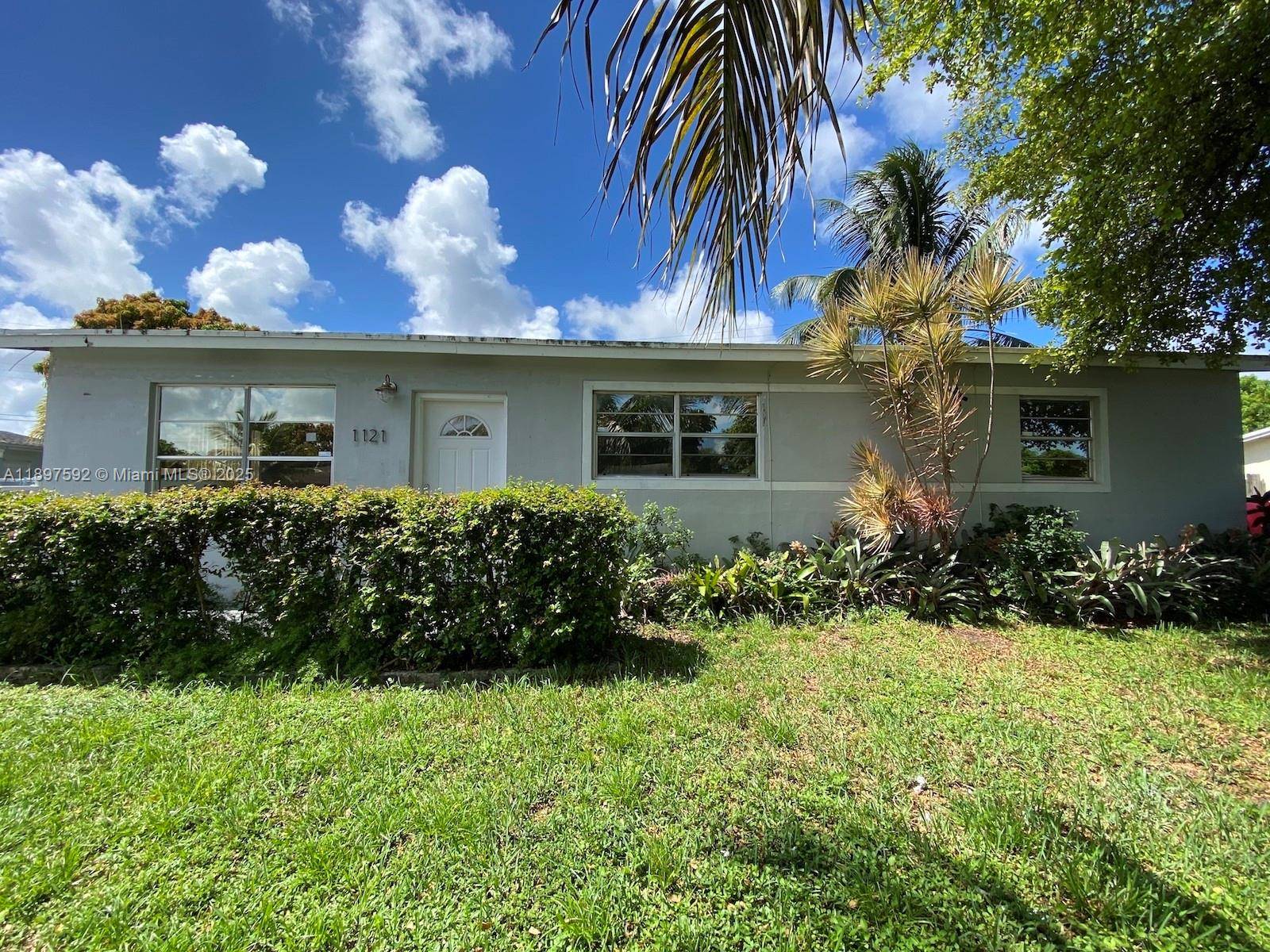 1121 NE 214th StMiami - picture