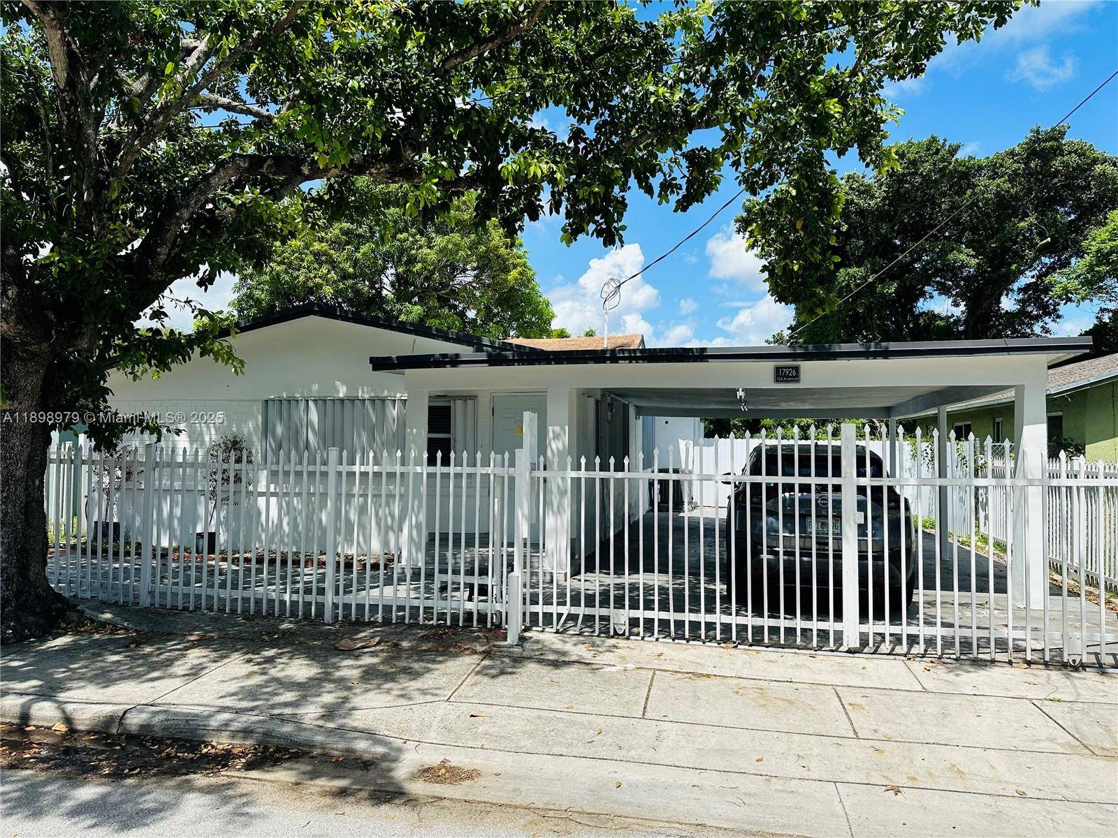 17926 SW 104th AveMiami - picture
