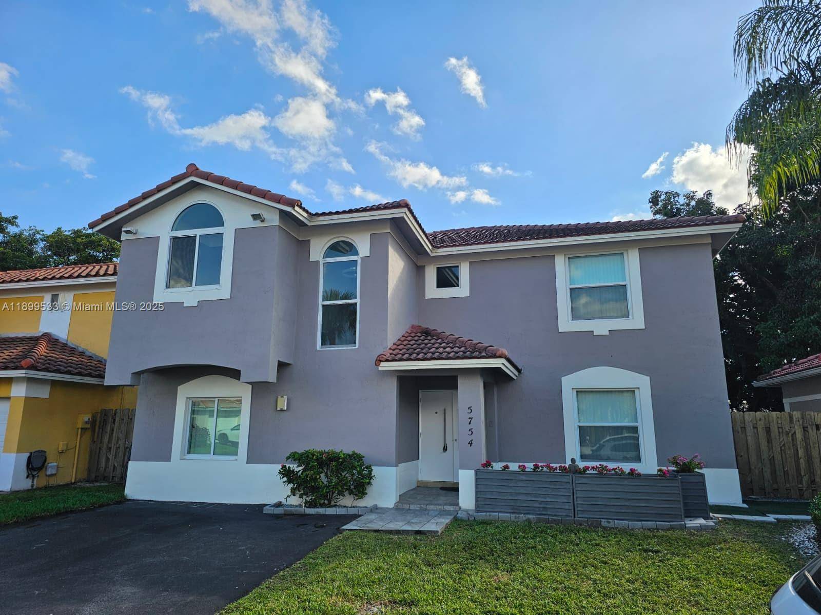 5754 NW 98th AveDoral - picture