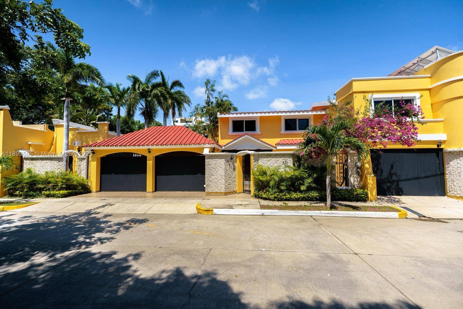 1010 La Joya - picture