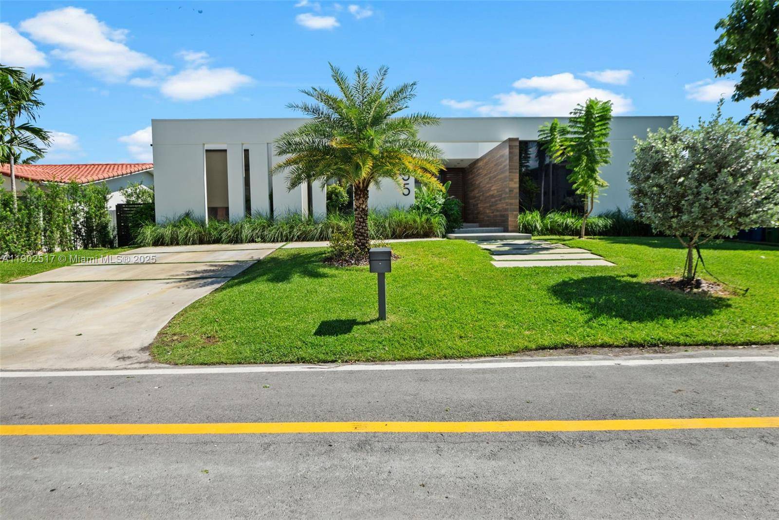 655 Layne BlvdHallandale Beach - picture