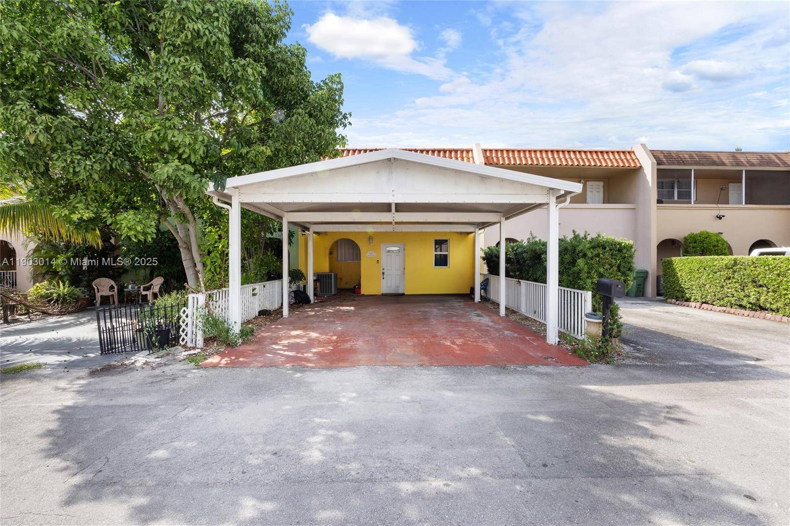 7144 W 2nd LnHialeah - picture
