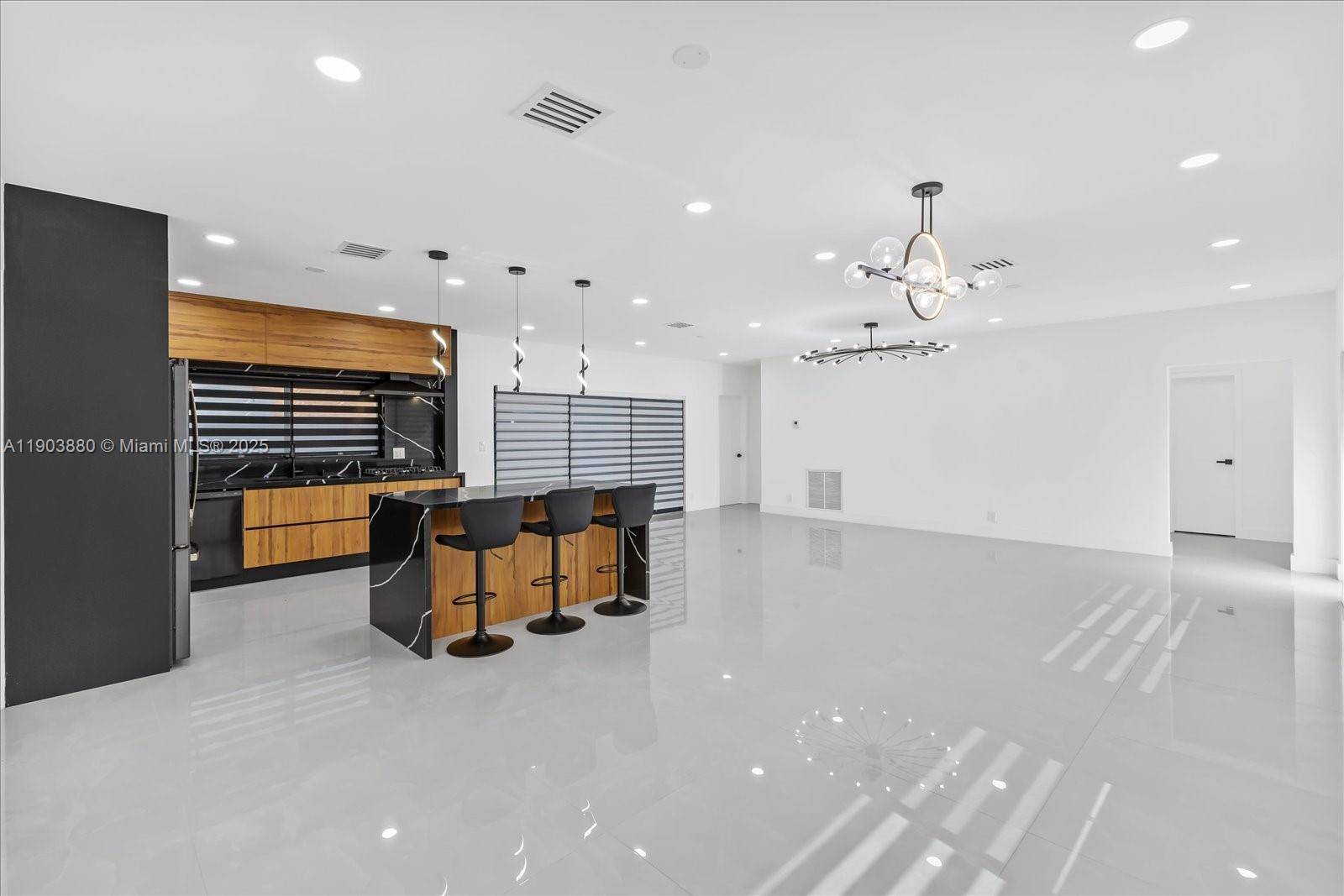 19511 NE 18th PlMiami - picture