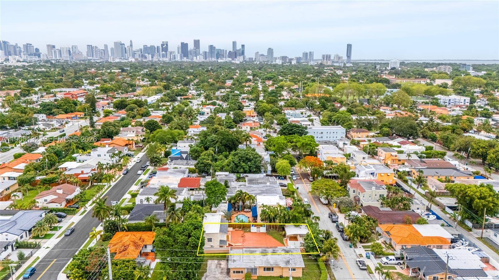 2385 SW 17th StMiami - picture