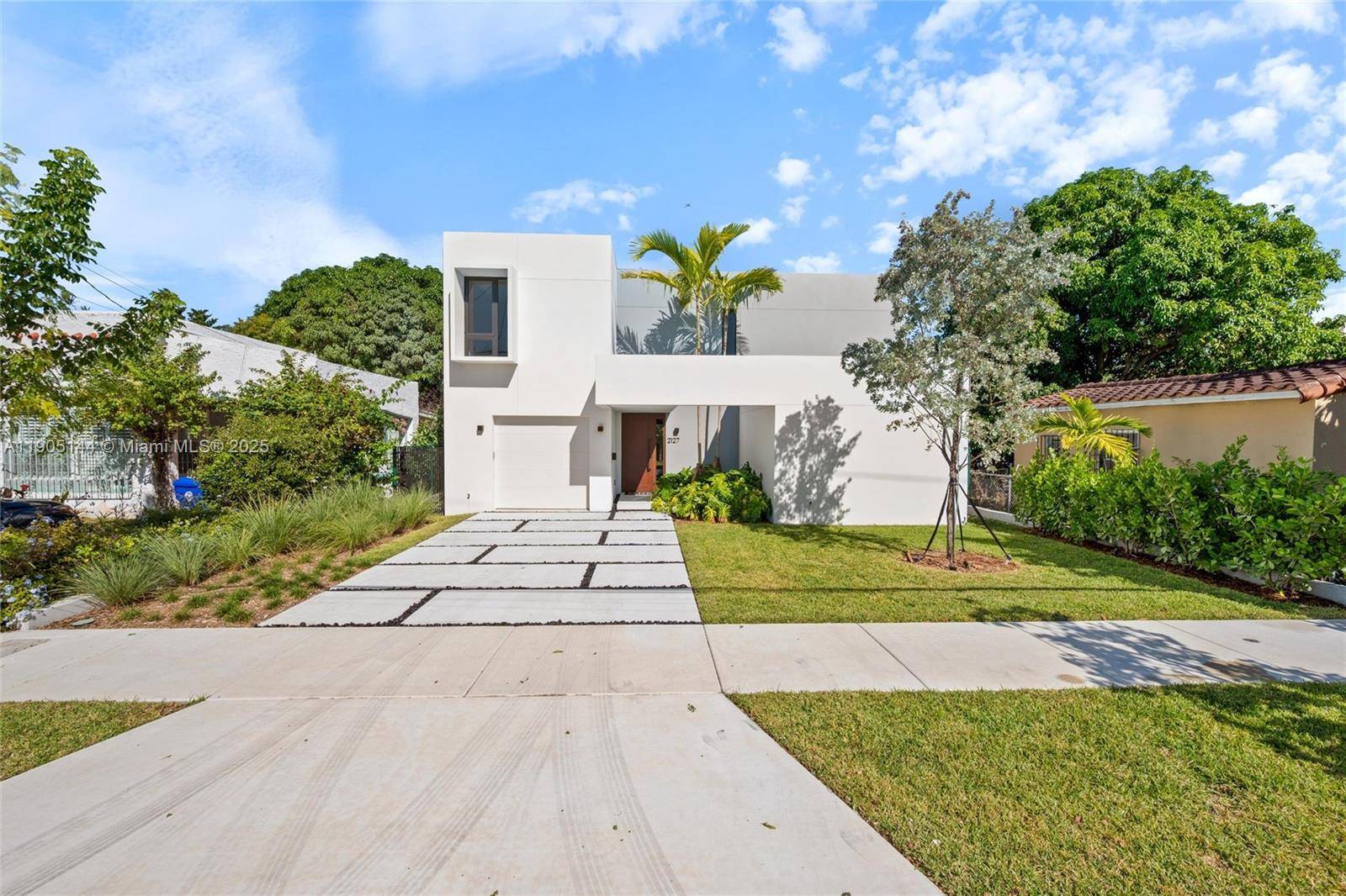 2127 SW 11th TerMiami - picture