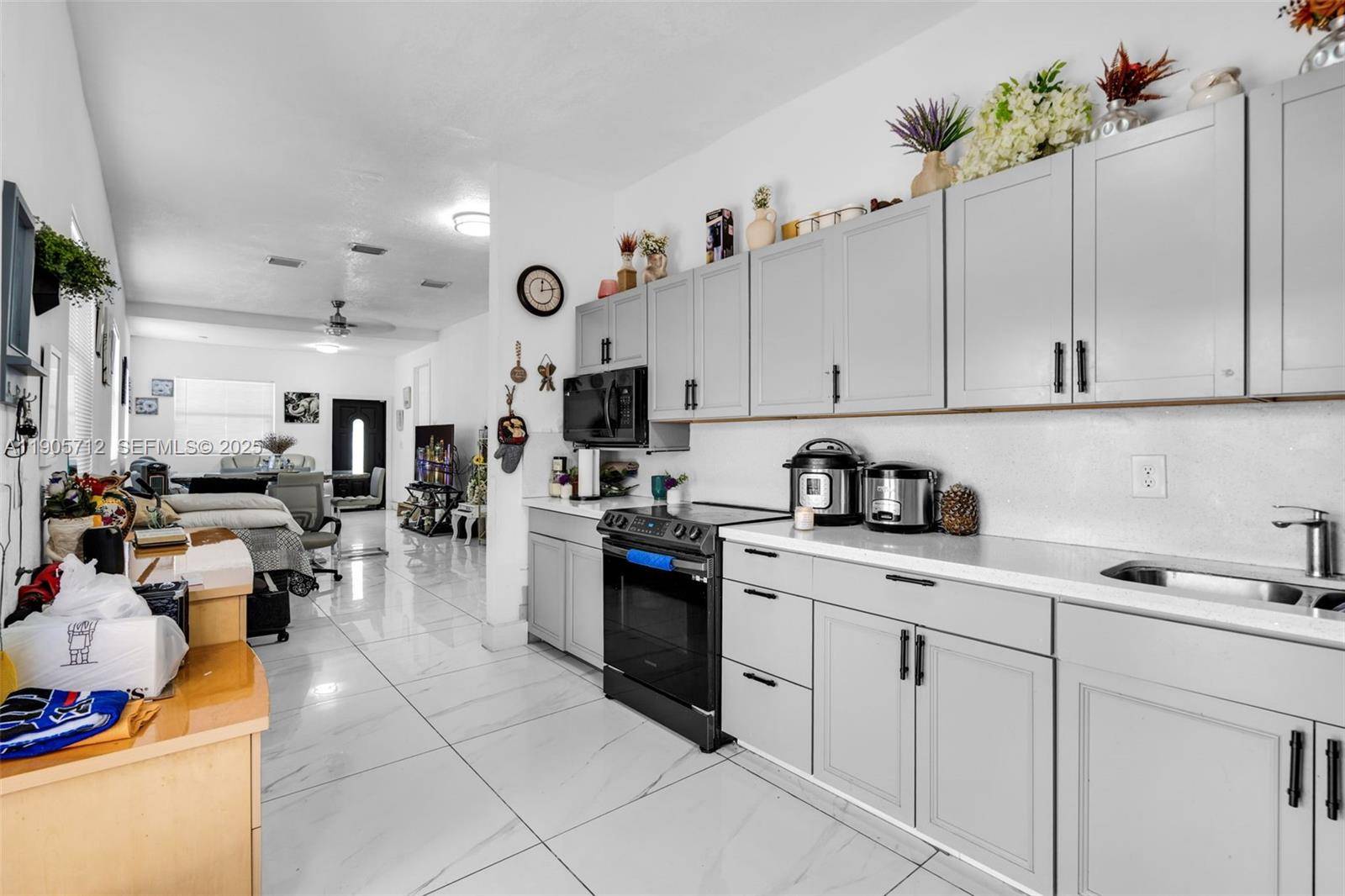 3166 NW 102nd StMiami - picture