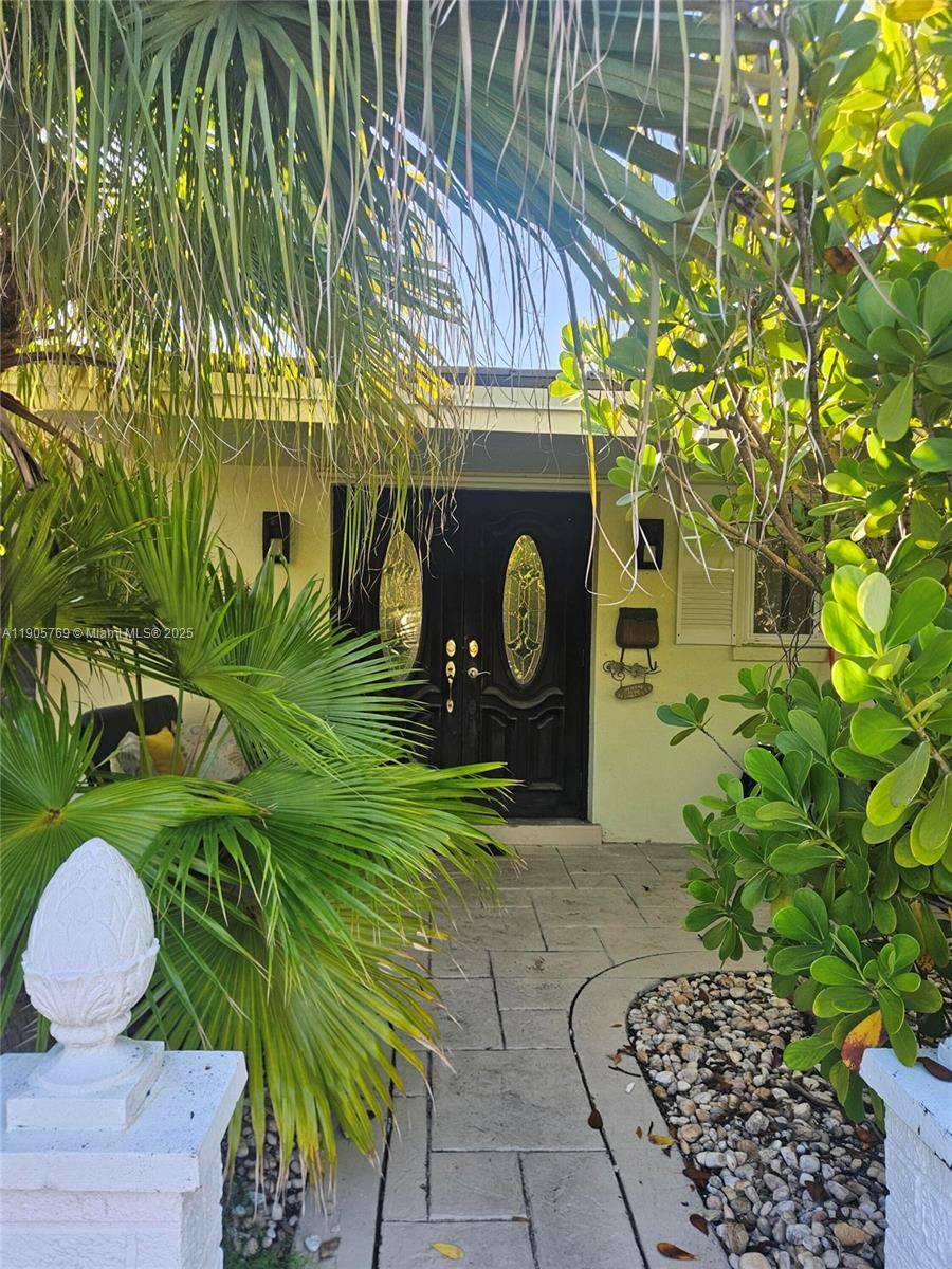 4521 NE 15th TerOakland Park - picture