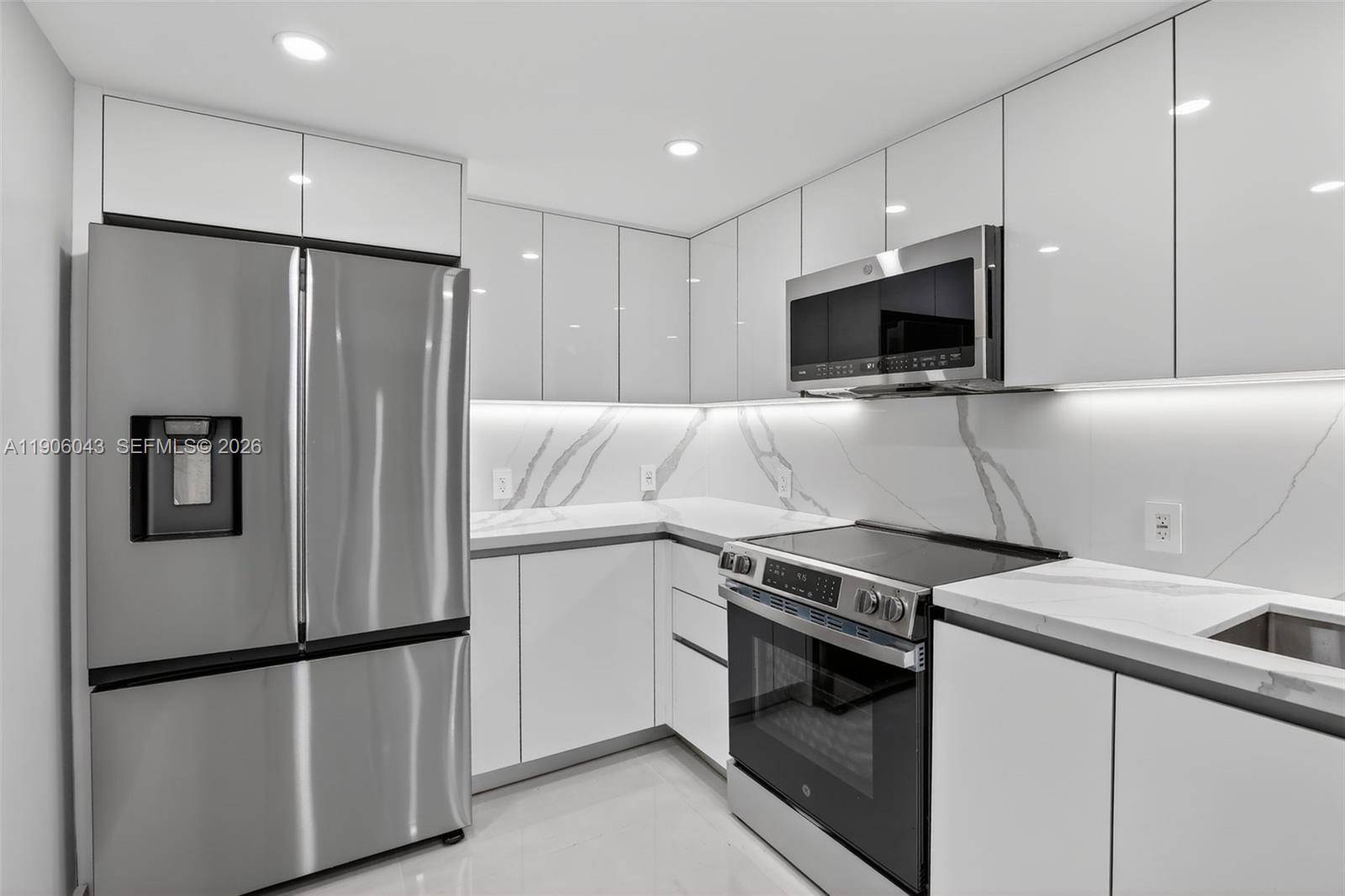 3675 N Country Club DrAventura - Condo/Co-Op/Annual,Condo condo unit 2606 - picture