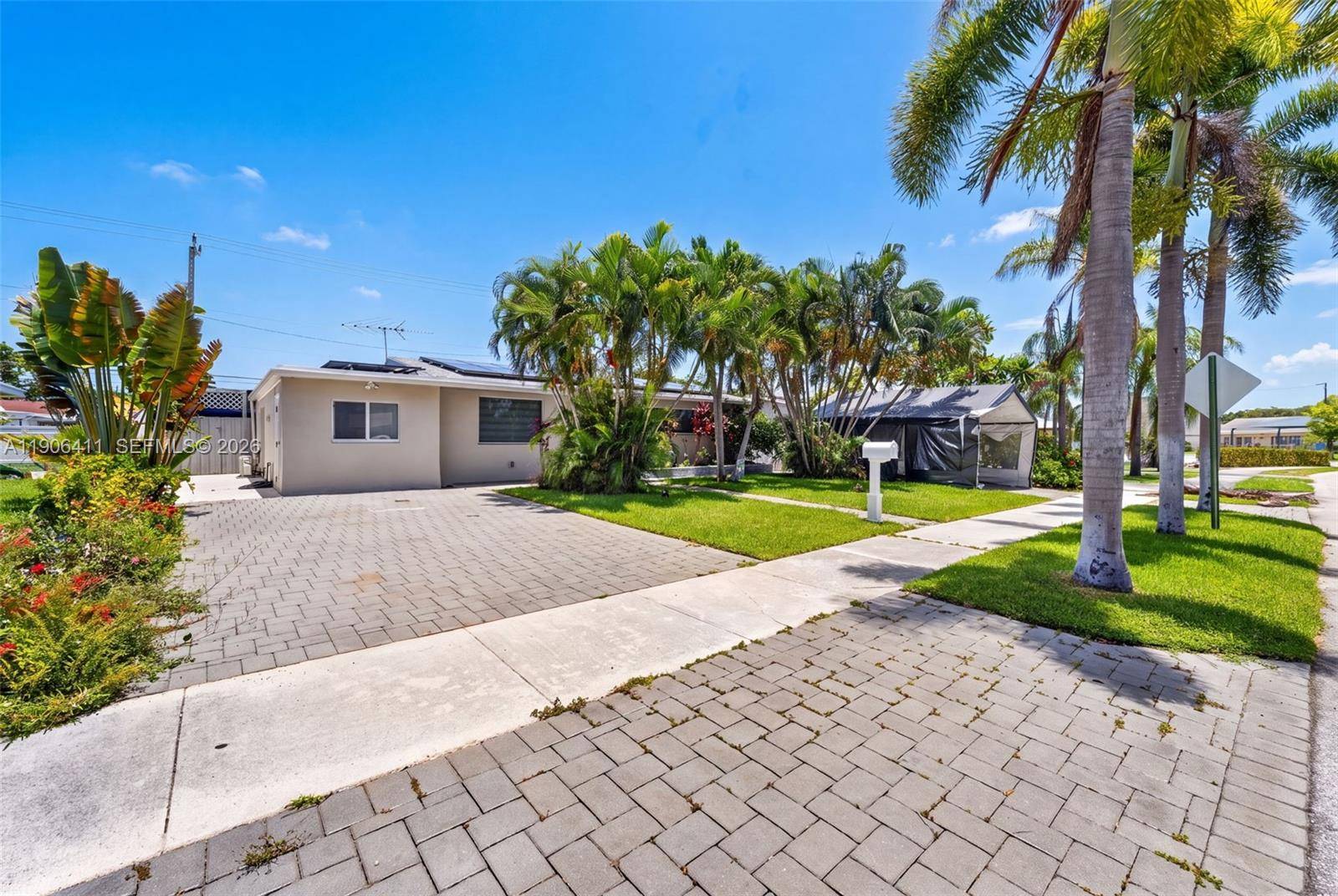 717 SE 2nd StDeerfield Beach - picture