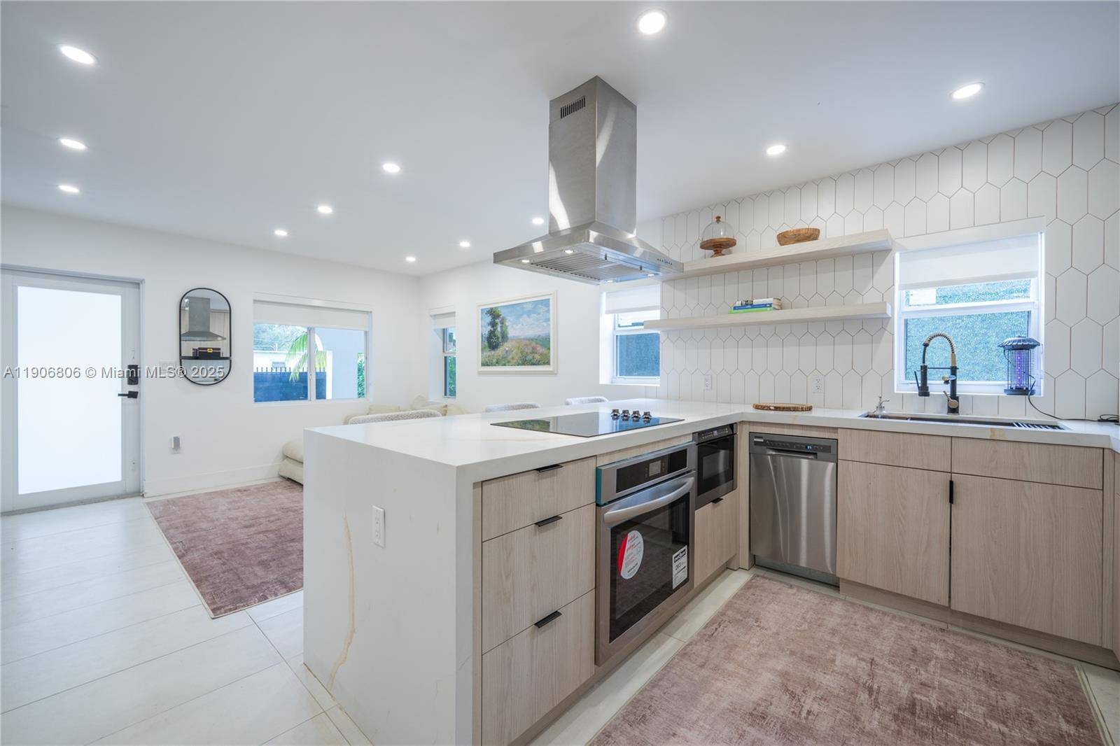 545 NW 47th StMiami - picture