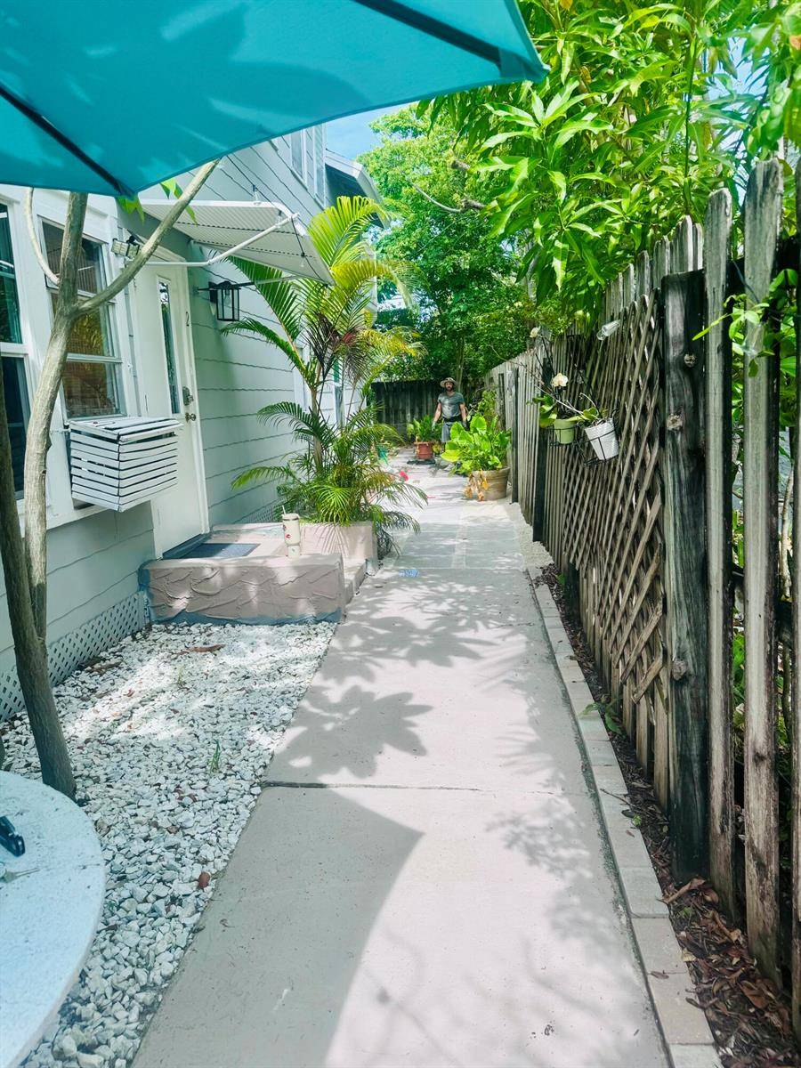 204 S M - LAKE WORTH,TOWN OF LAKE WORTH condo unit Upstairs Unit - picture