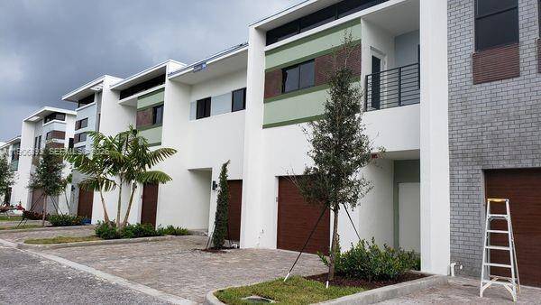 4500 NW 8th PlPlantation - picture