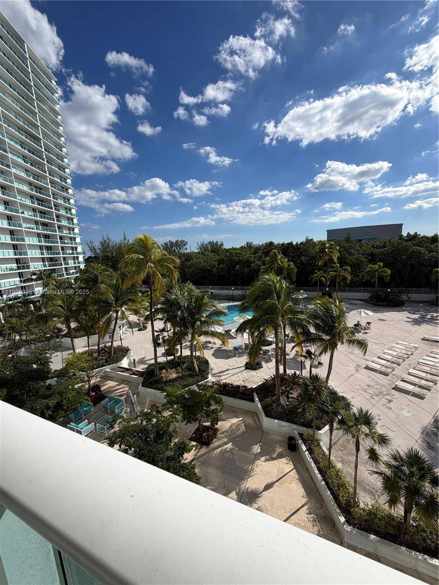 100 Bayview DrSunny Isles Beach - Condo 5+ Stories,Condo condo unit 425 - picture