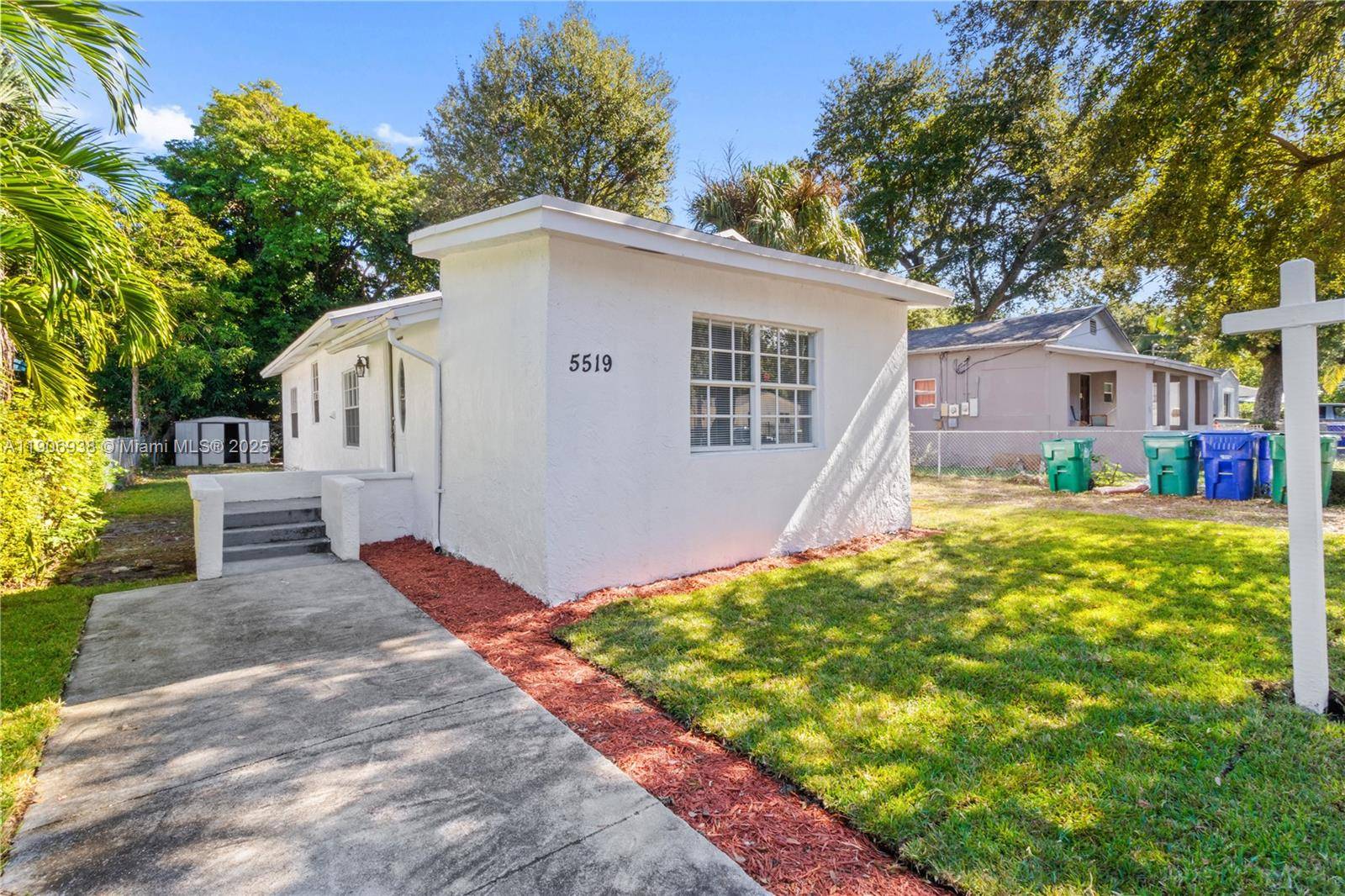 5519 NW 4th AveMiami - picture