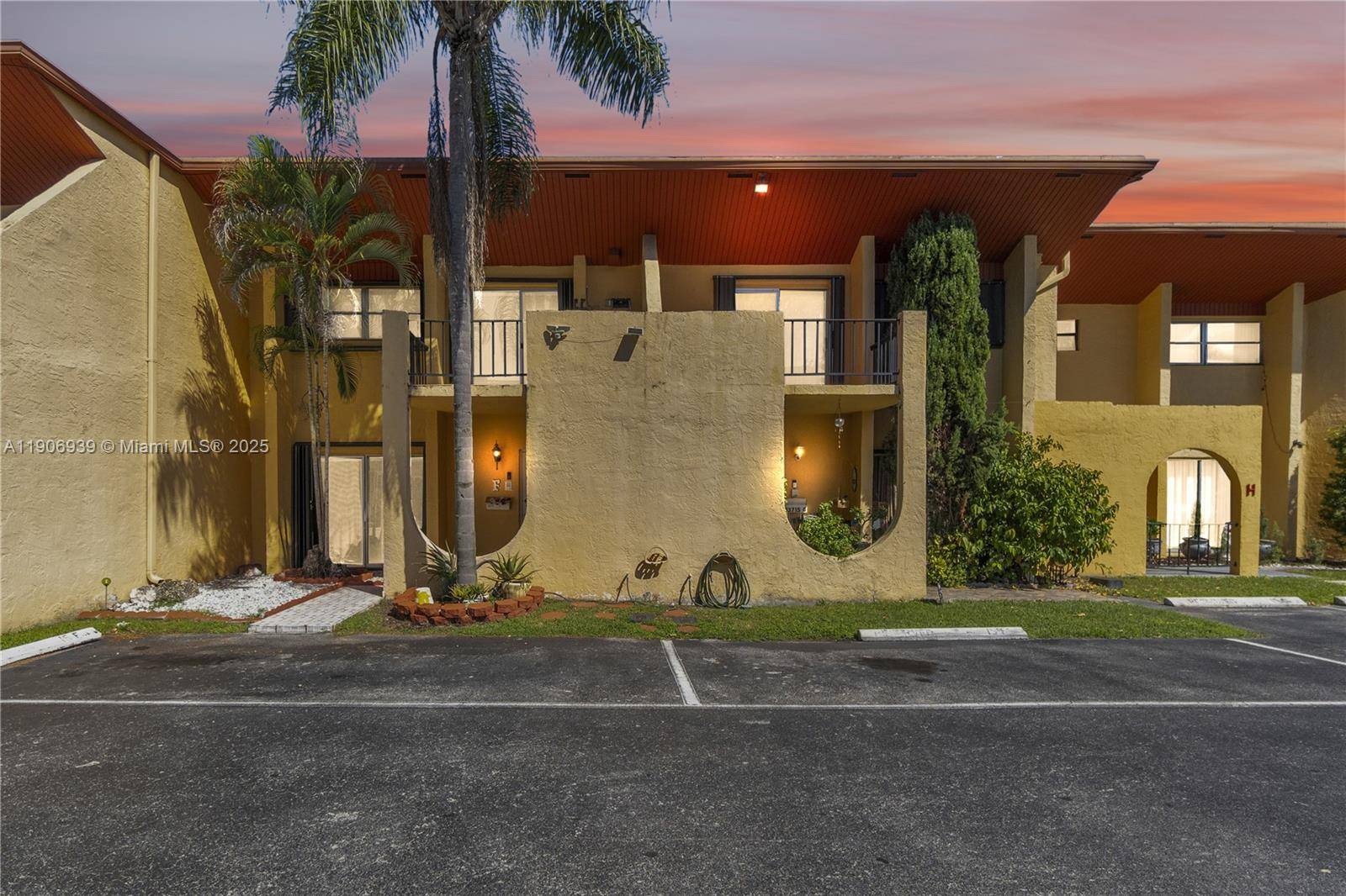 13715 SW 84th StMiami - Townhouse condo unit F - picture