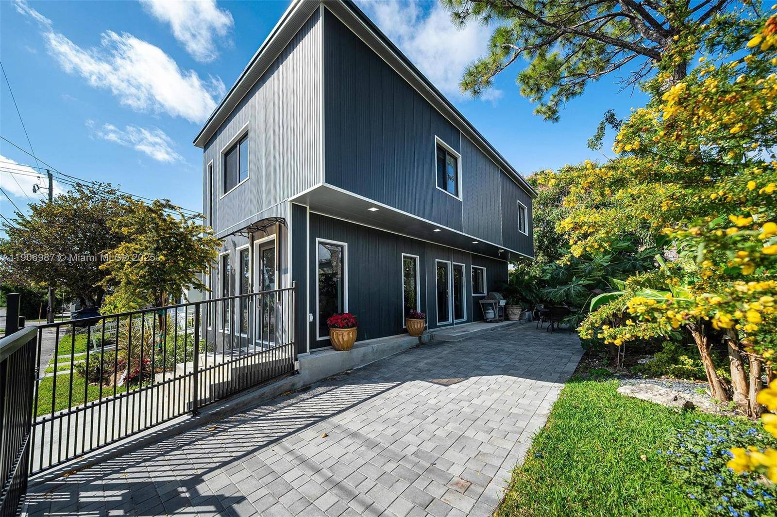 2692 SW 31 AvenueMiami - picture